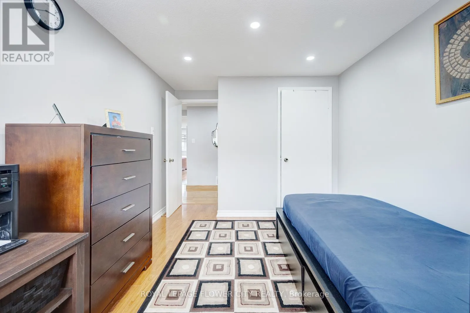 27 DENLOW DRIVE