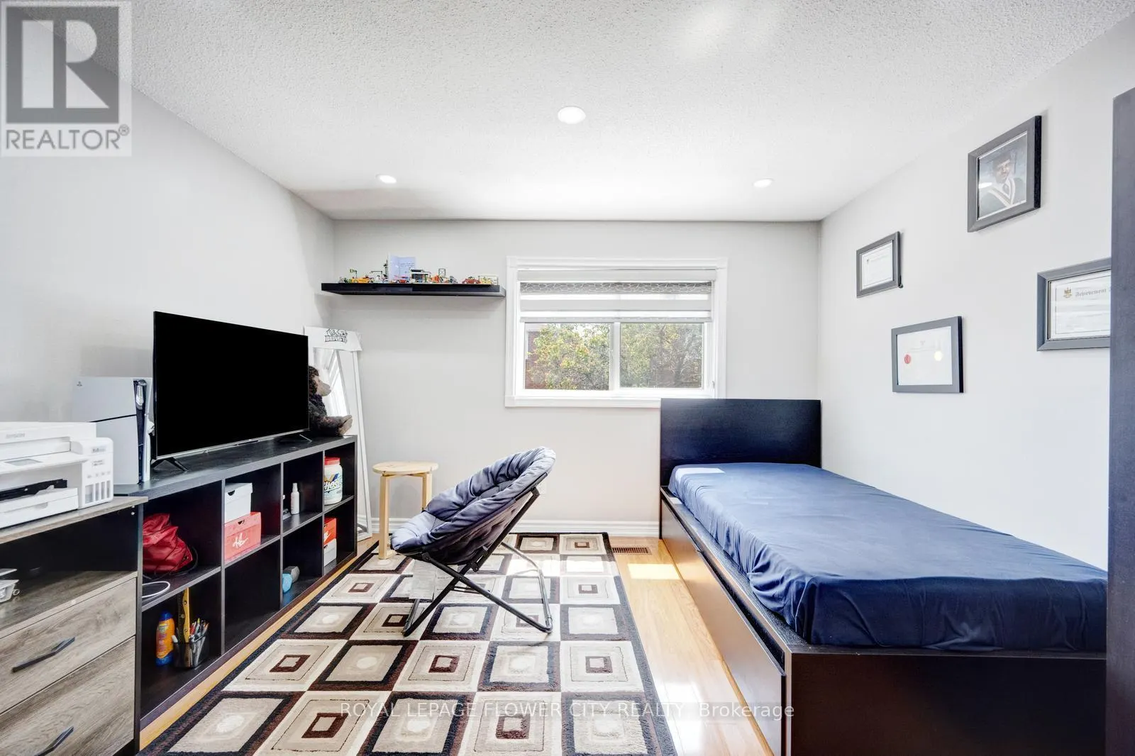 27 DENLOW DRIVE