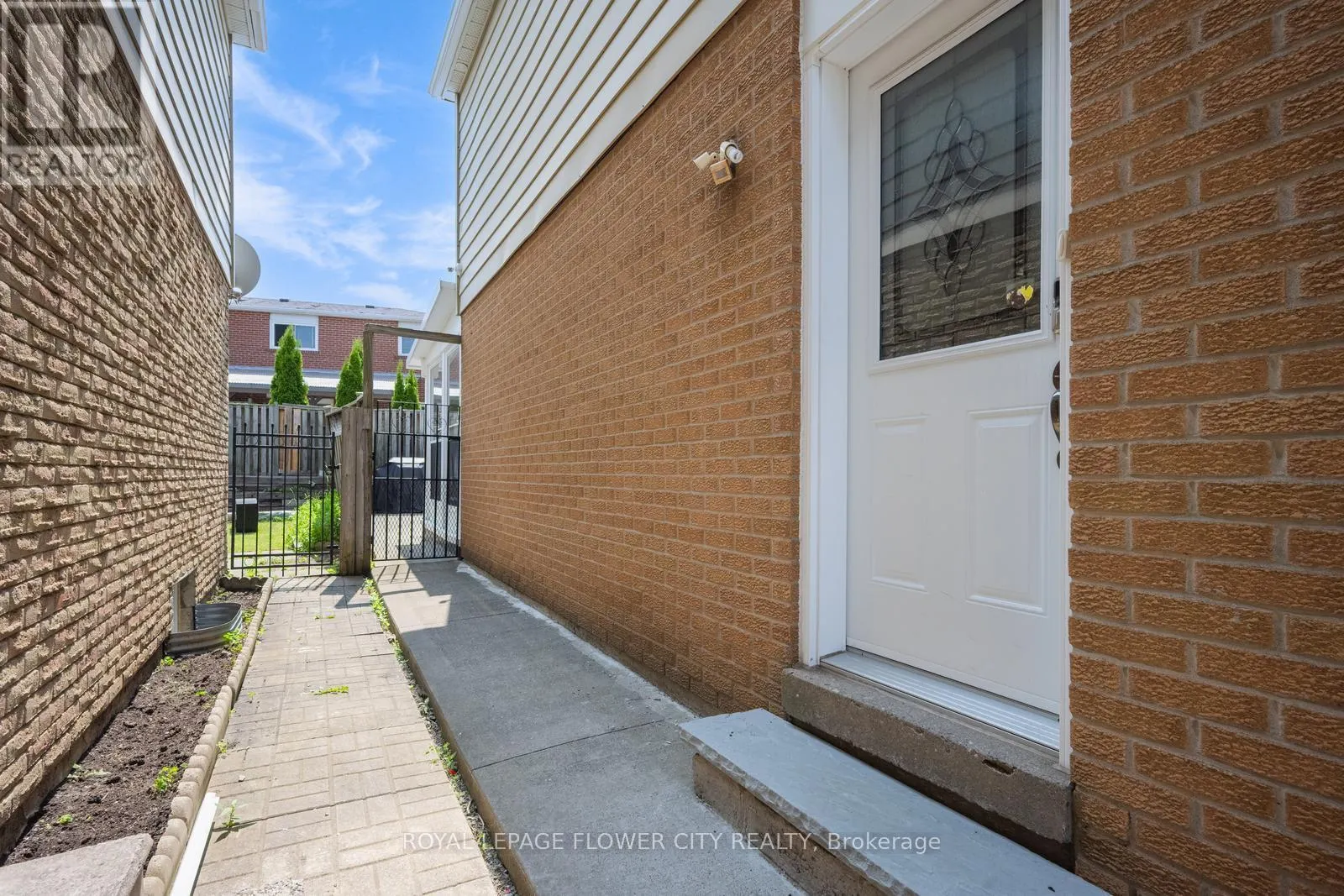 27 DENLOW DRIVE
