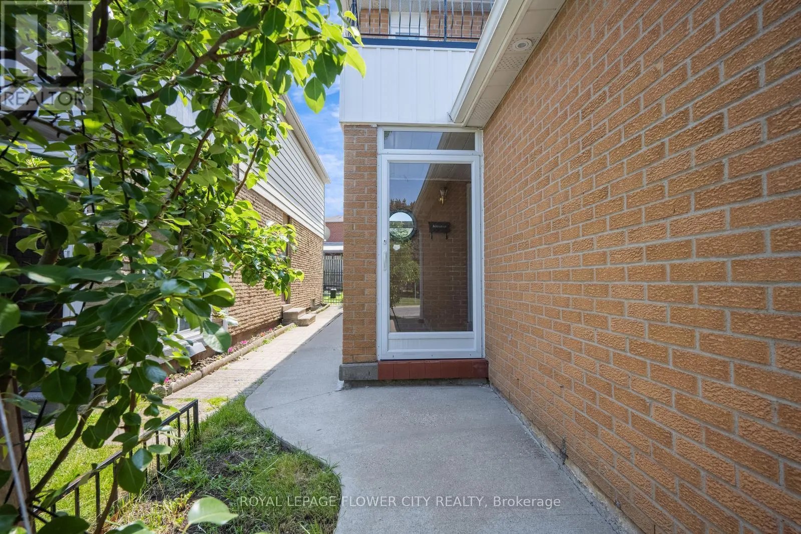 27 DENLOW DRIVE