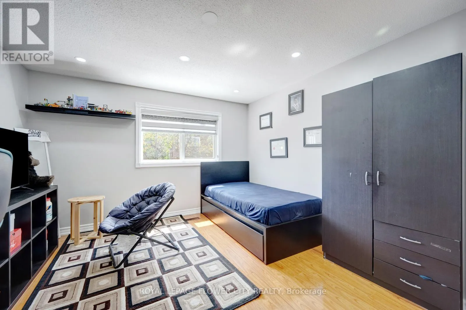 27 DENLOW DRIVE