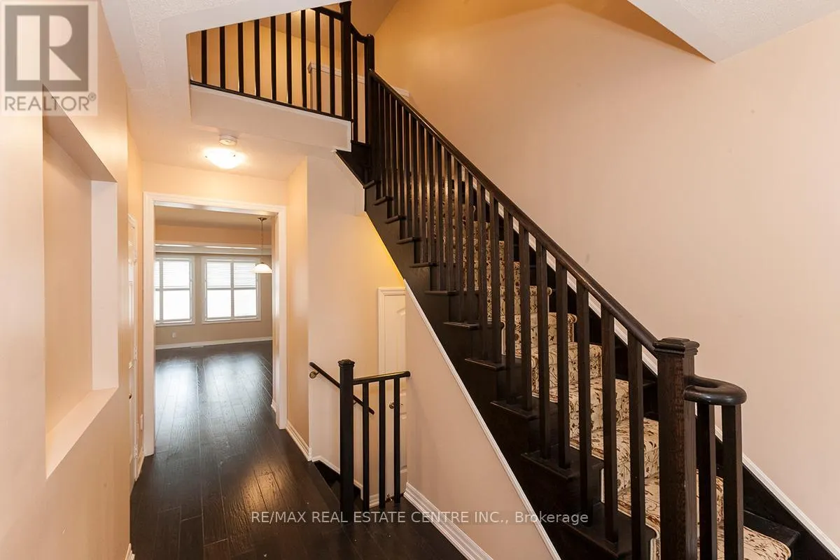 83 HANSON CRESCENT