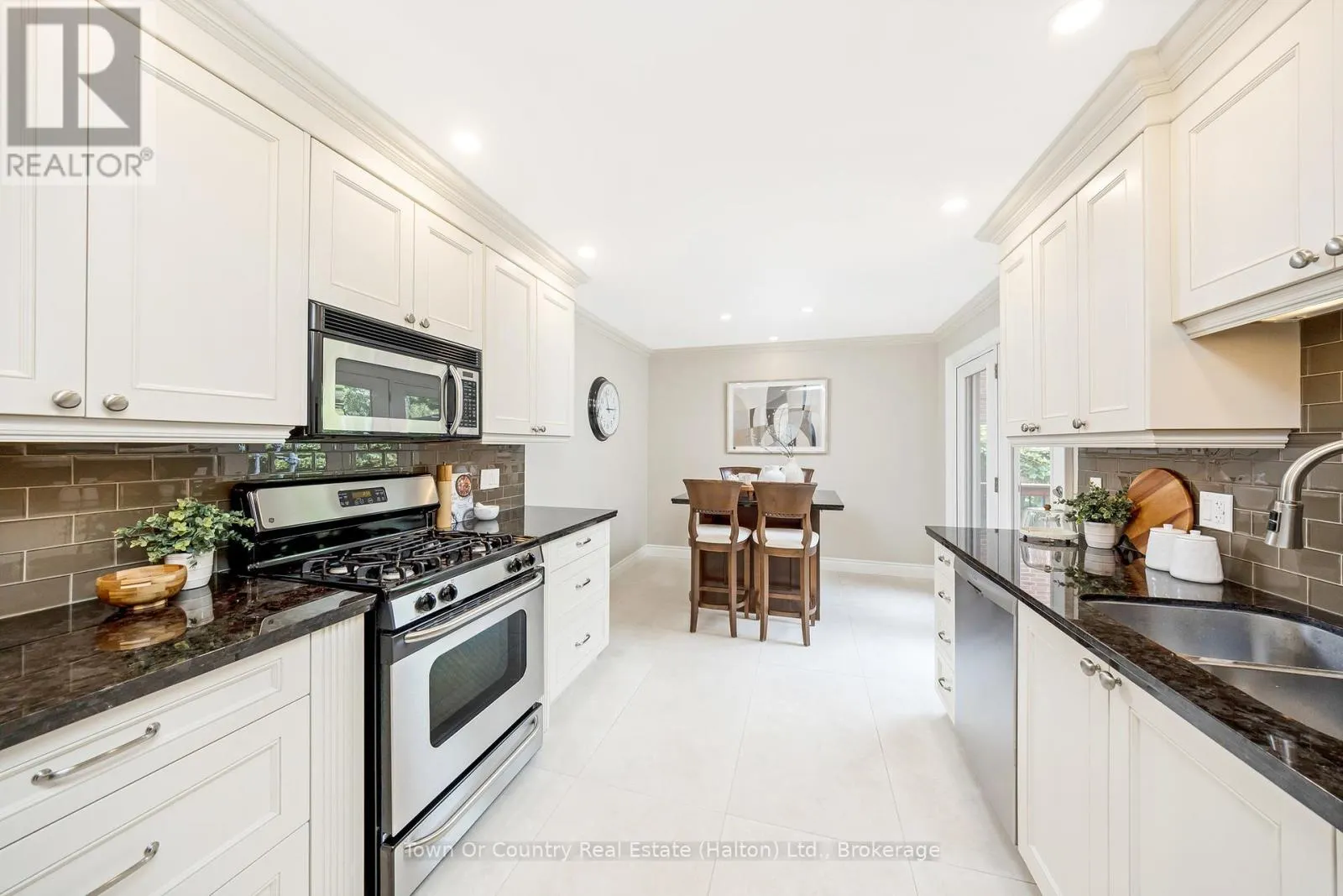 491 WHITE DRIVE