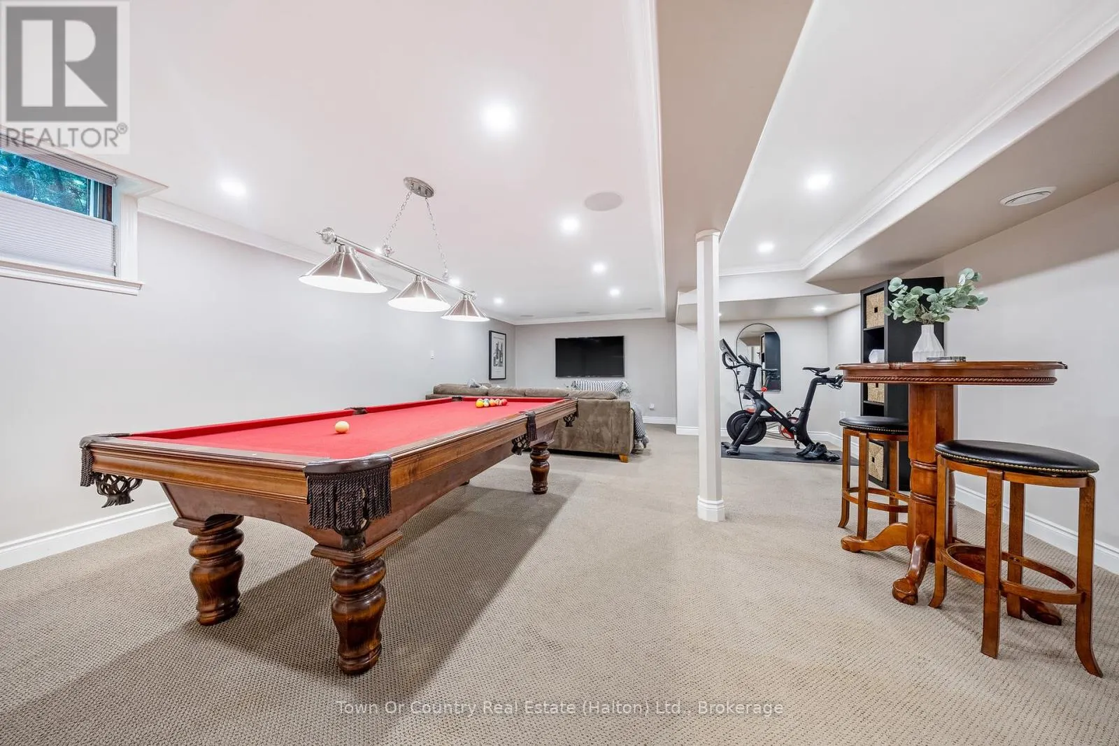 491 WHITE DRIVE
