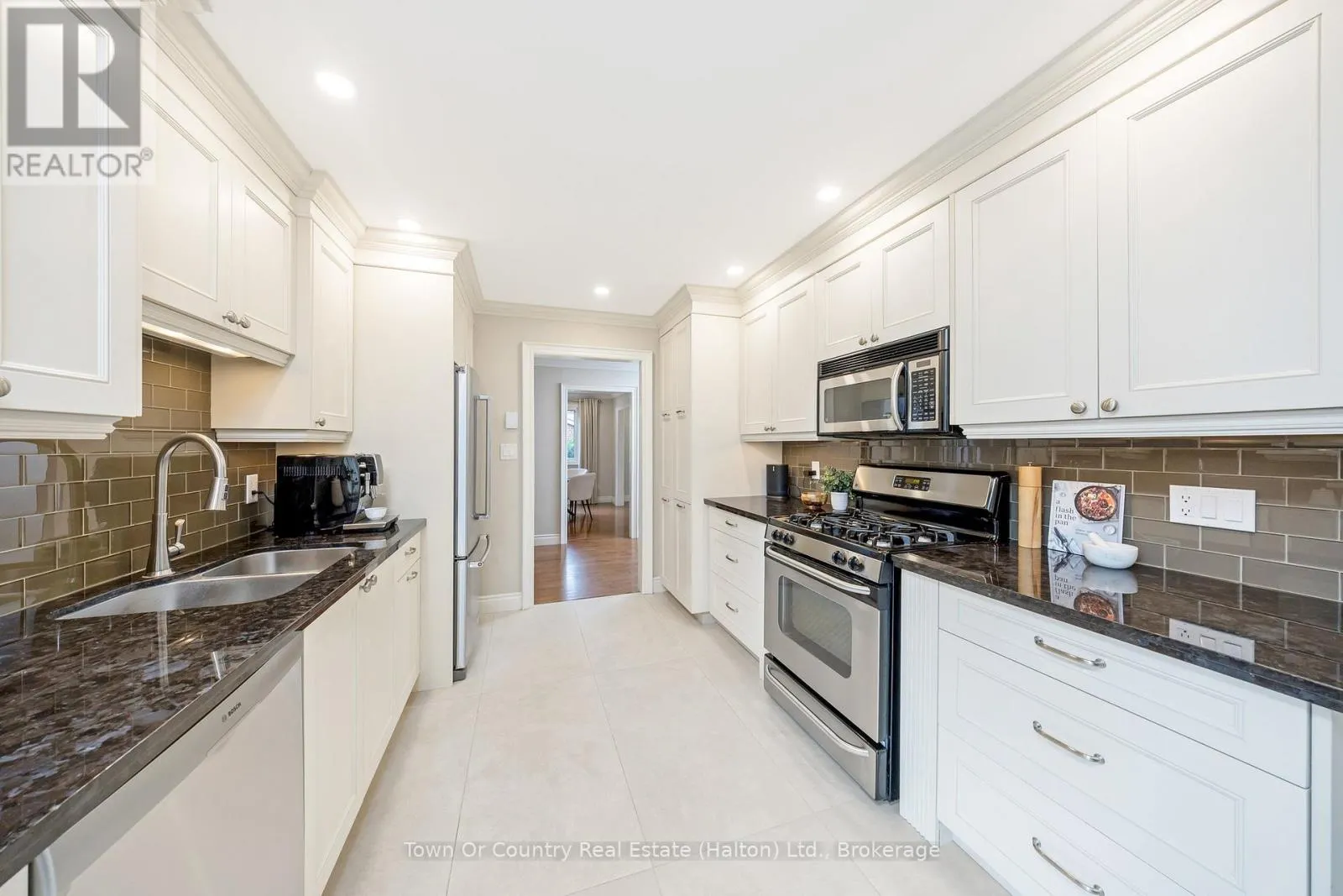 491 WHITE DRIVE