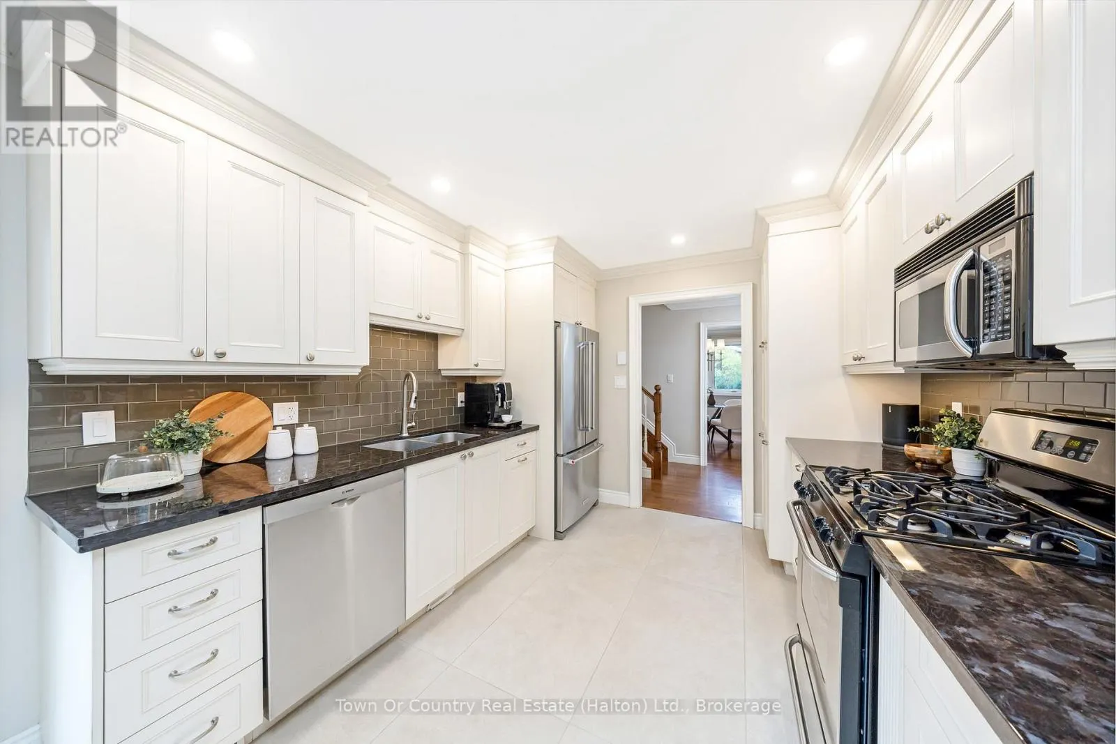 491 WHITE DRIVE