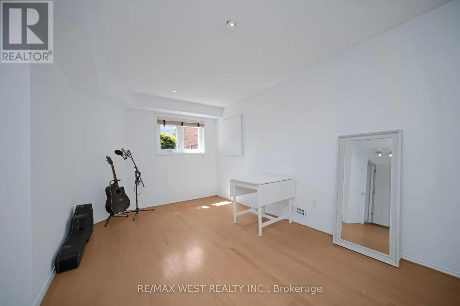 43 FLEMINGTON DRIVE