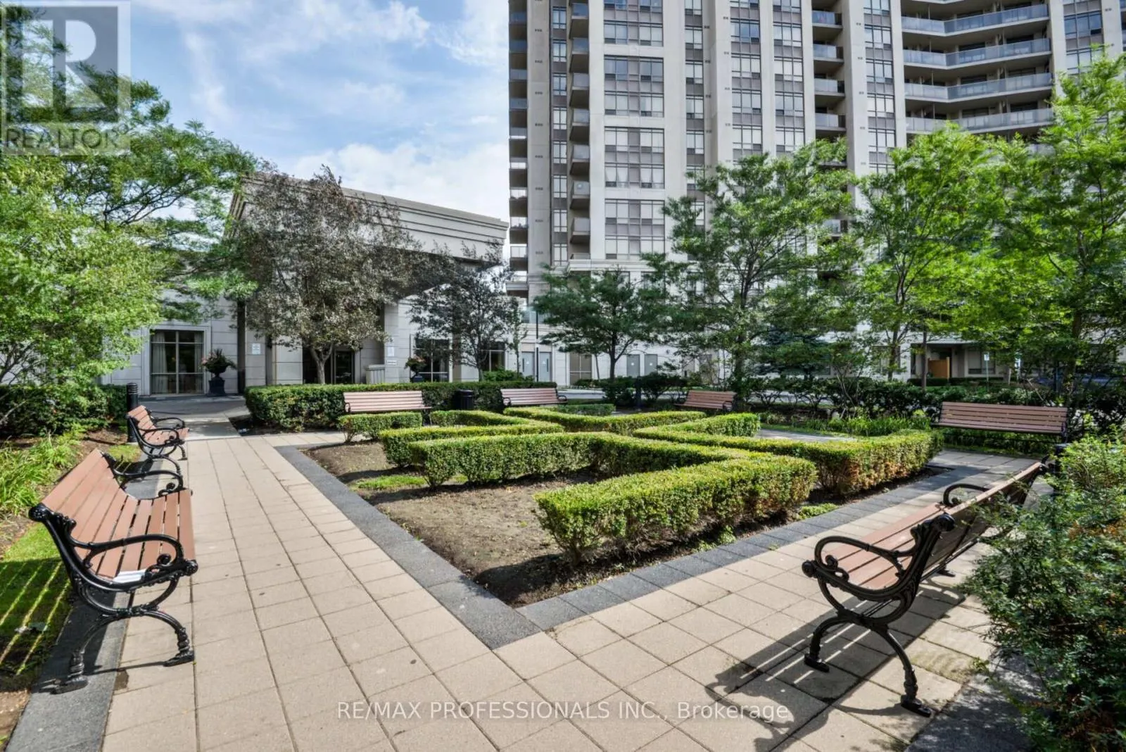 PH21 - 700 HUMBERWOOD BOULEVARD