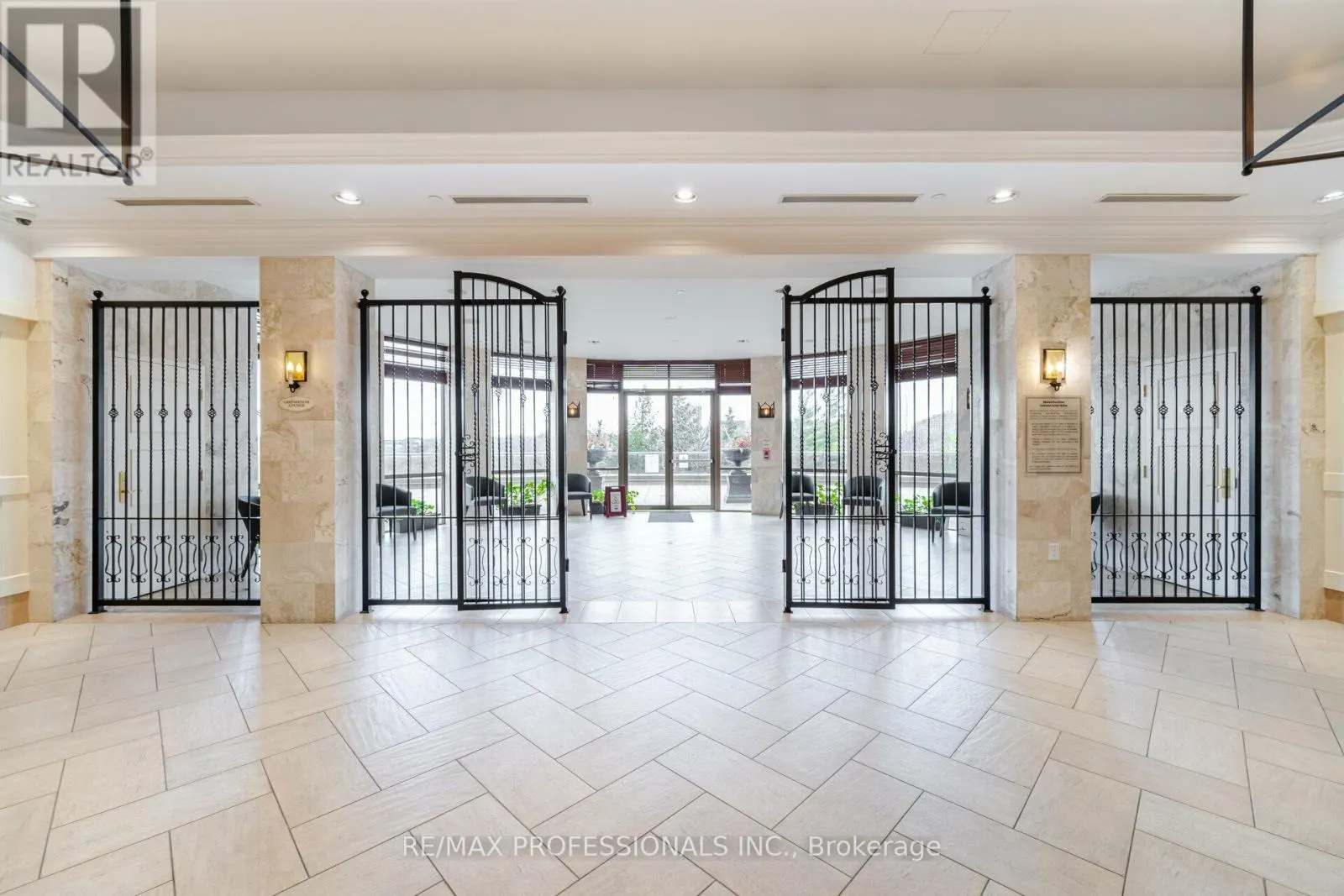 PH21 - 700 HUMBERWOOD BOULEVARD