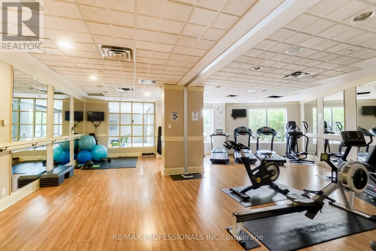 PH21 - 700 HUMBERWOOD BOULEVARD