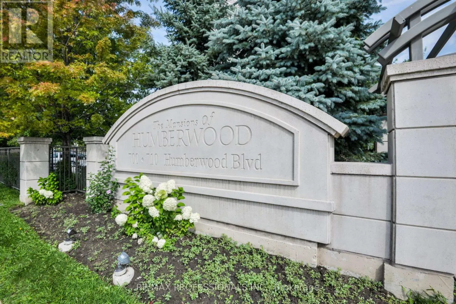 PH21 - 700 HUMBERWOOD BOULEVARD