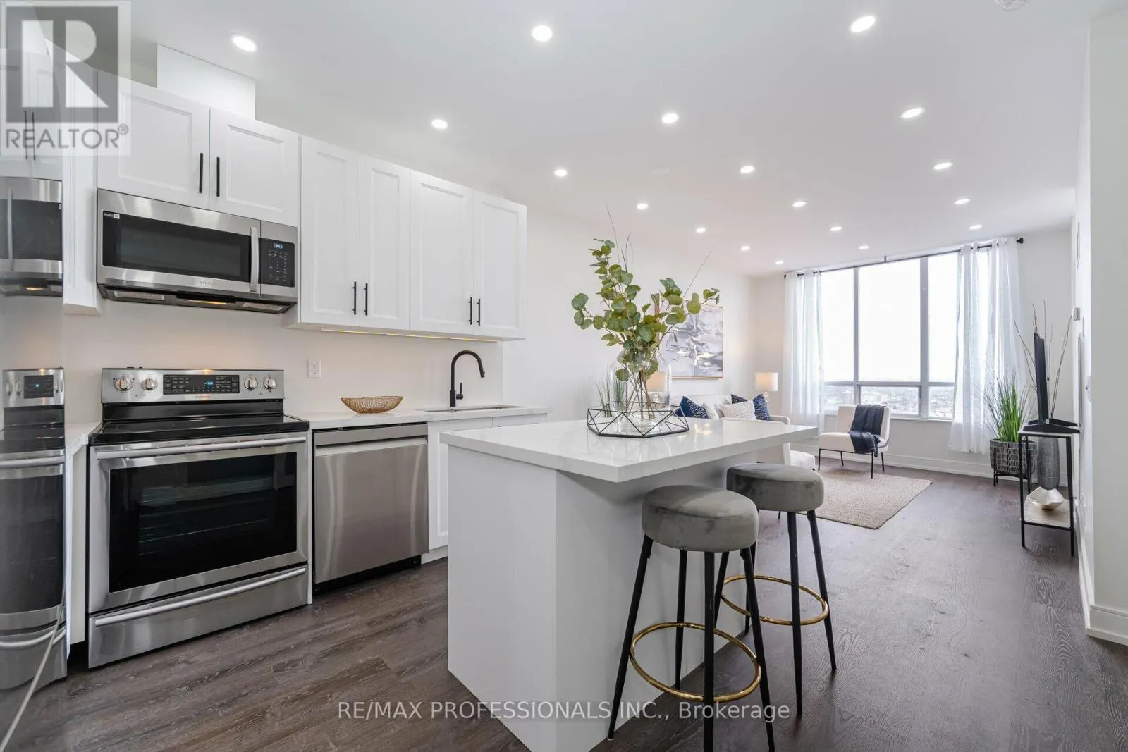 PH21 - 700 HUMBERWOOD BOULEVARD