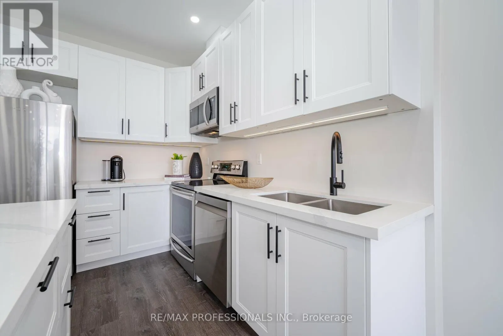 PH21 - 700 HUMBERWOOD BOULEVARD