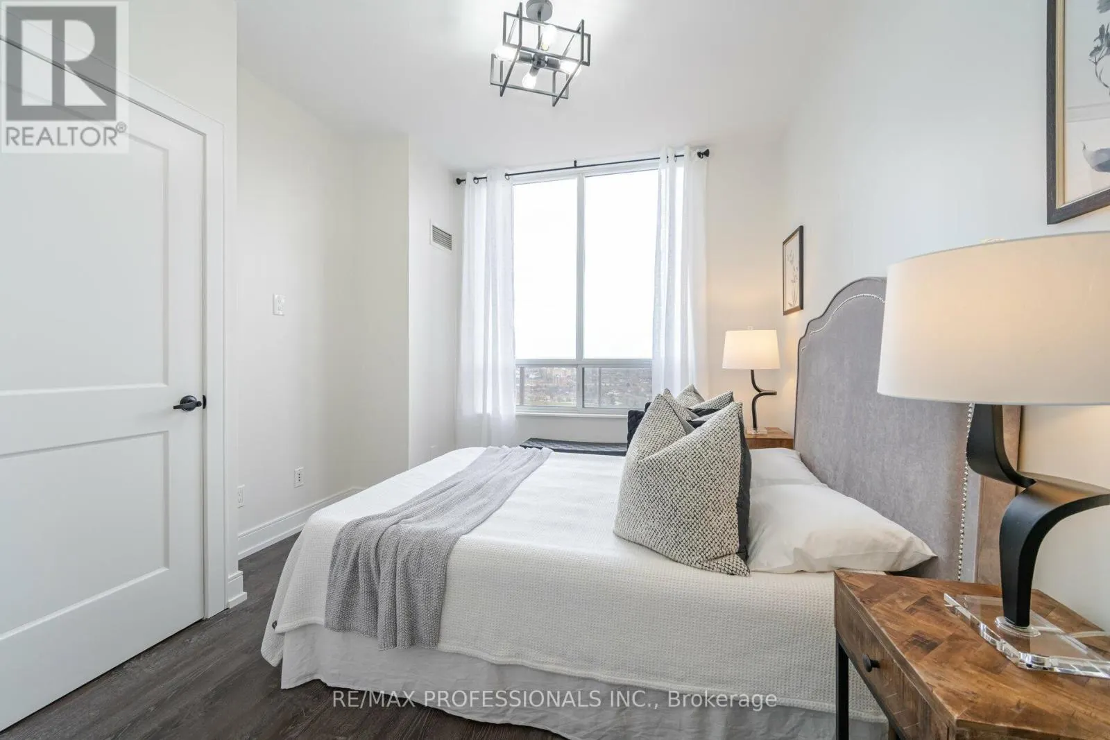 PH21 - 700 HUMBERWOOD BOULEVARD