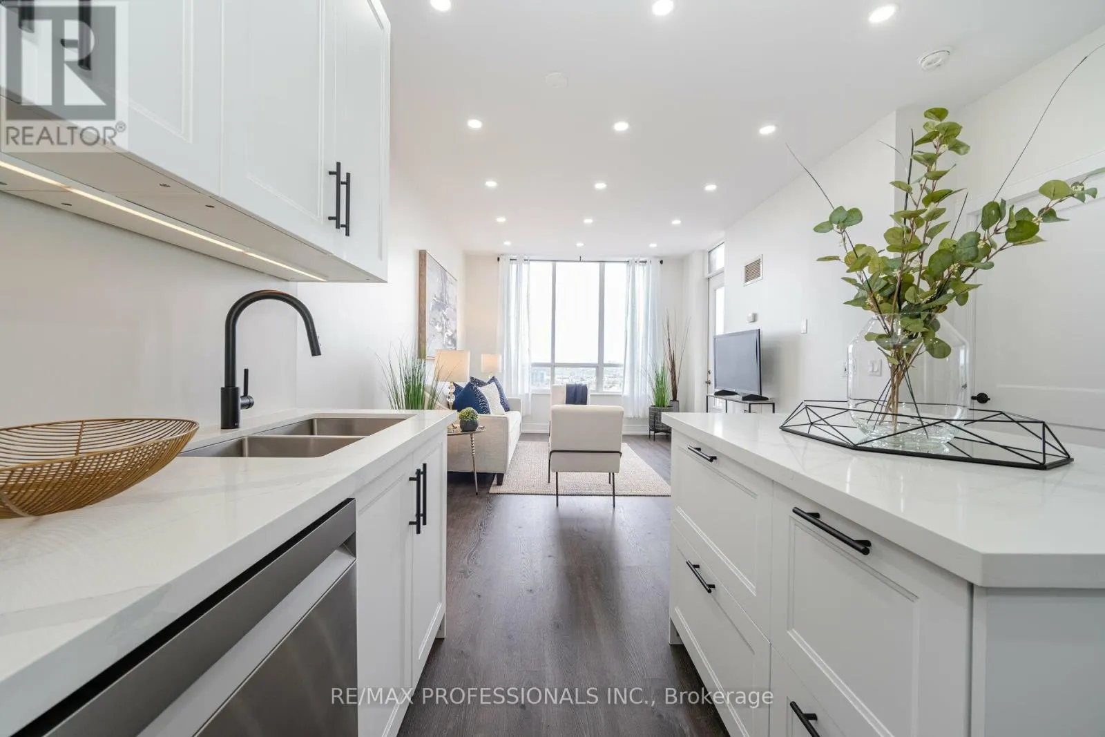 PH21 - 700 HUMBERWOOD BOULEVARD