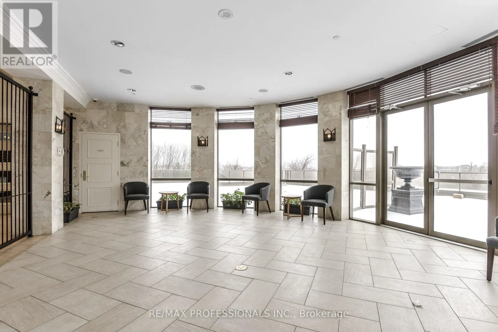 PH21 - 700 HUMBERWOOD BOULEVARD