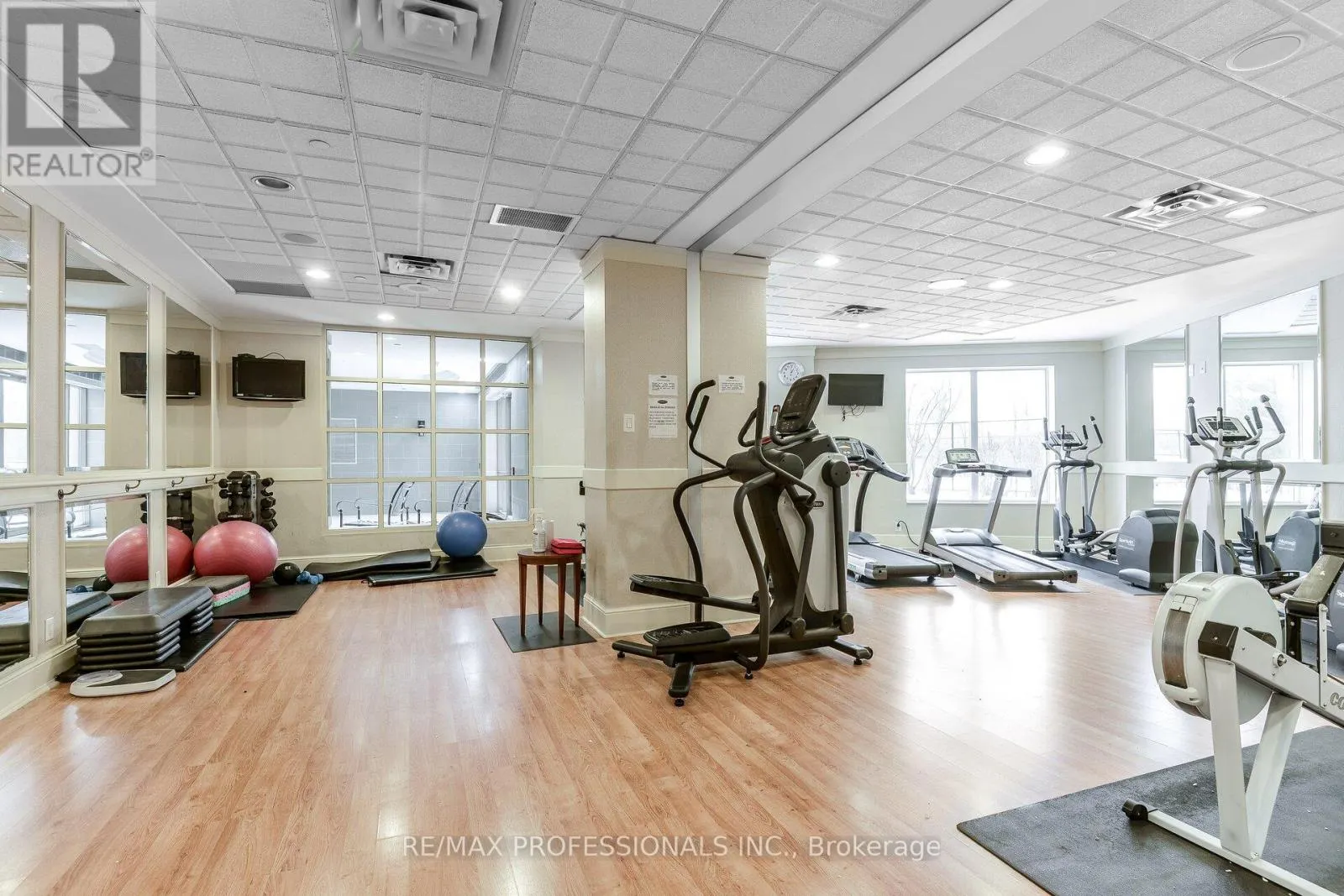 PH21 - 700 HUMBERWOOD BOULEVARD