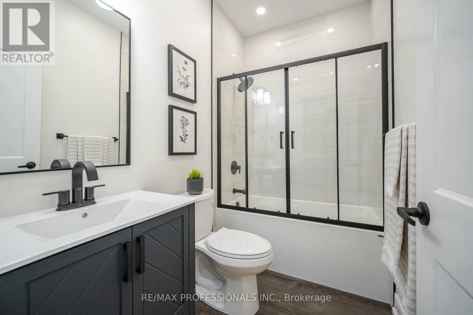 PH21 - 700 HUMBERWOOD BOULEVARD