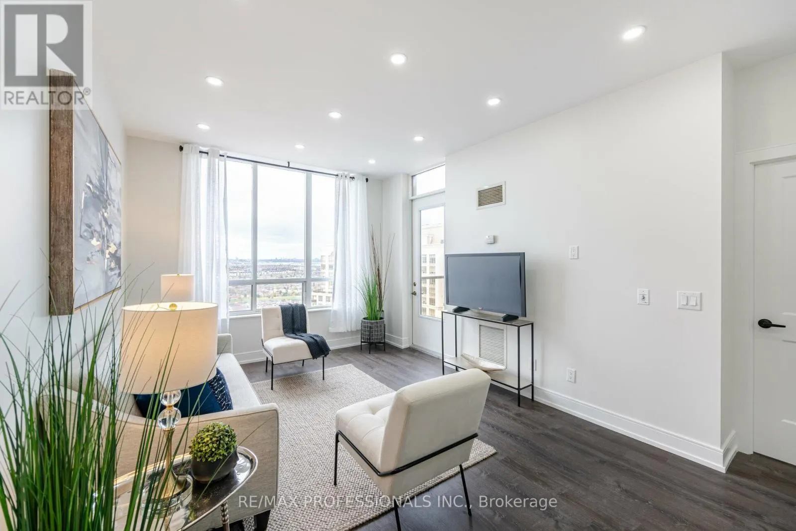 PH21 - 700 HUMBERWOOD BOULEVARD