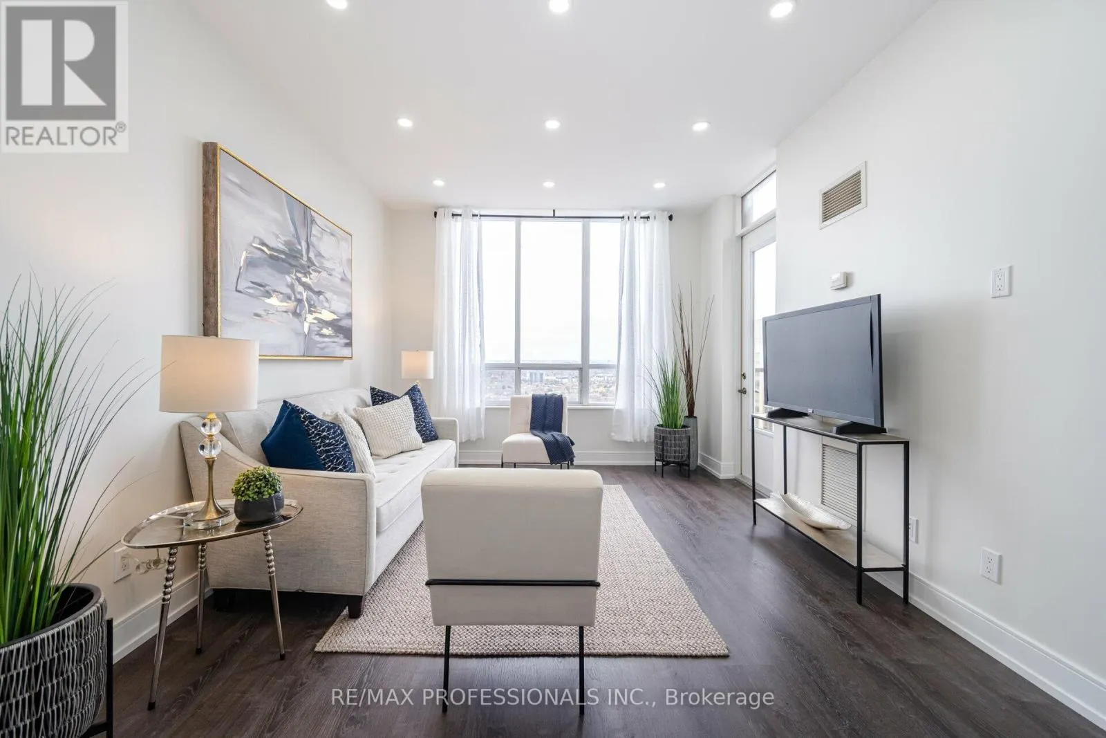 PH21 - 700 HUMBERWOOD BOULEVARD