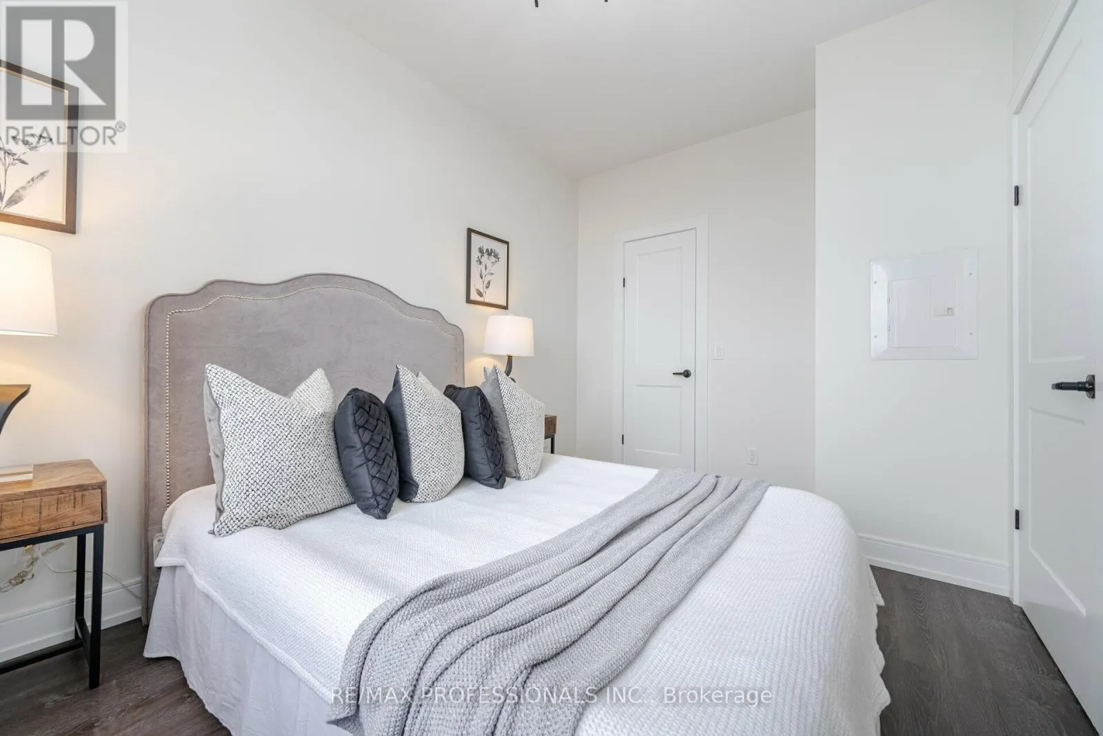 PH21 - 700 HUMBERWOOD BOULEVARD