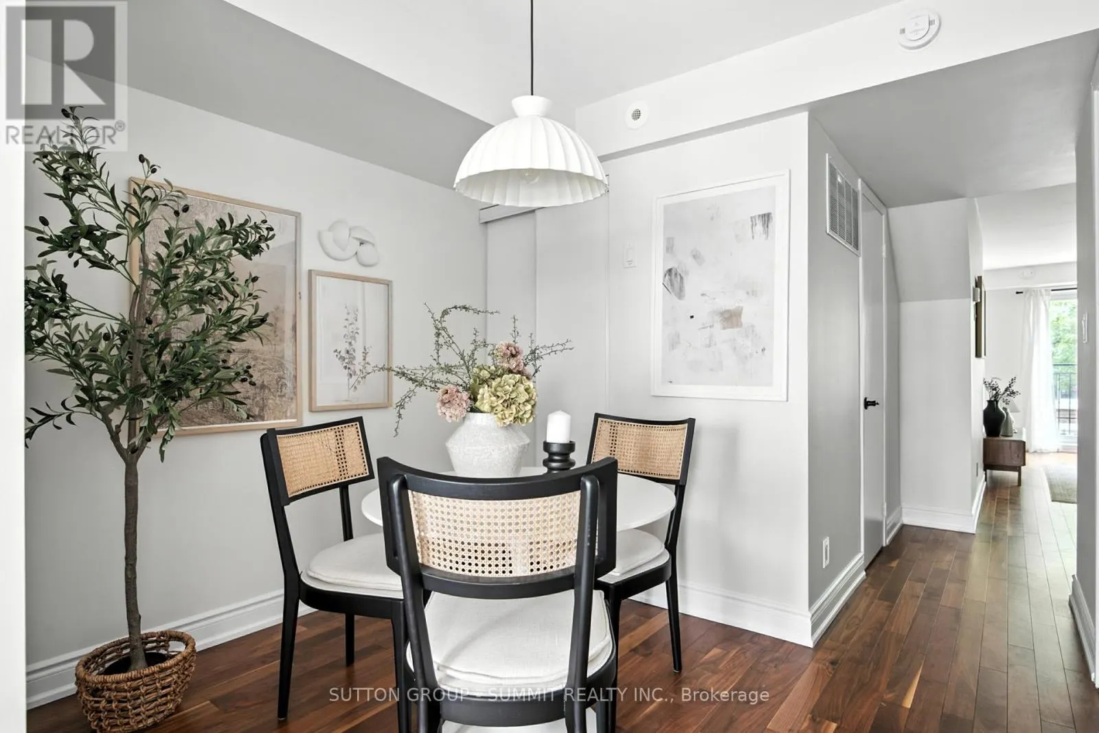 1026 - 18 LAIDLAW STREET