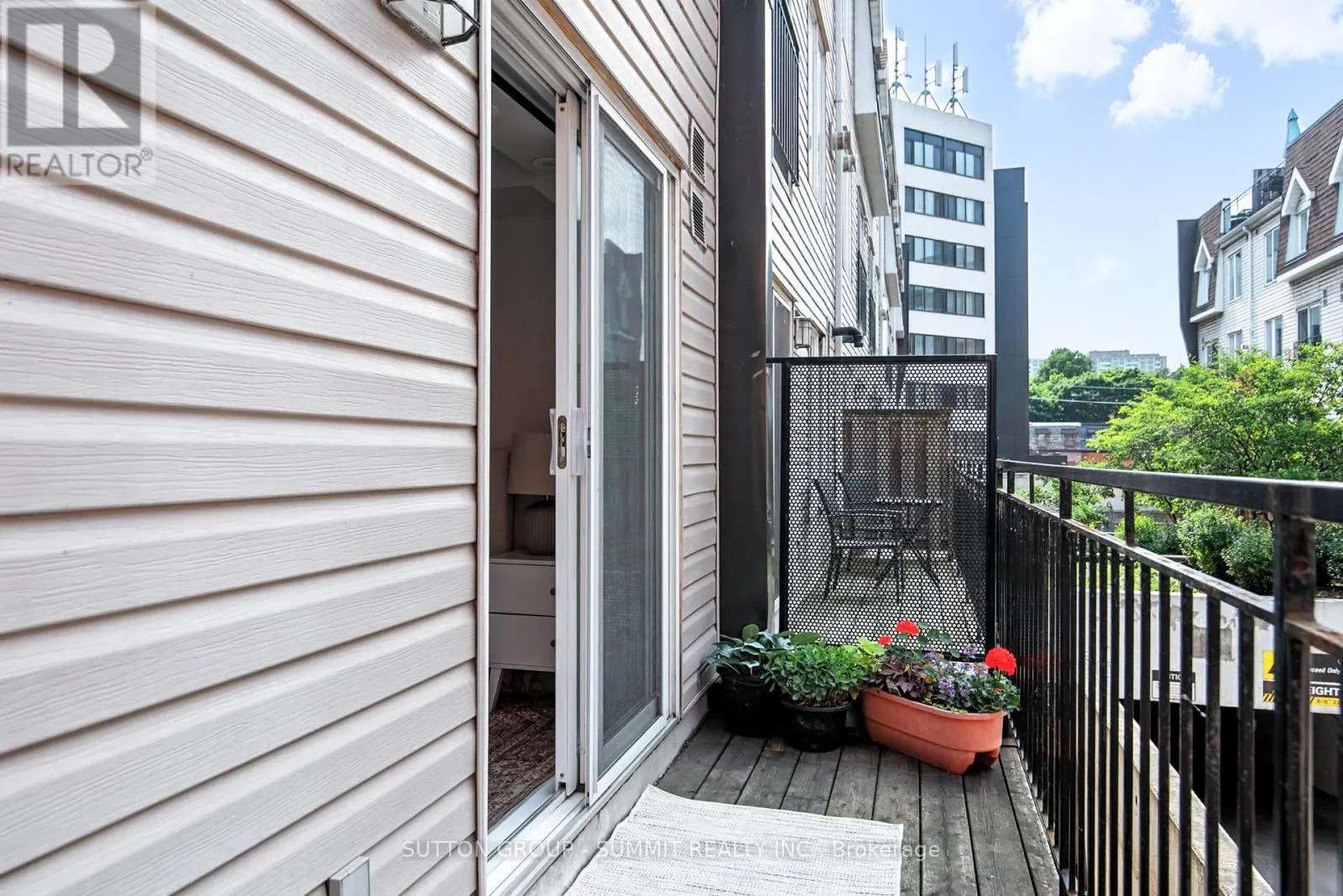 1026 - 18 LAIDLAW STREET