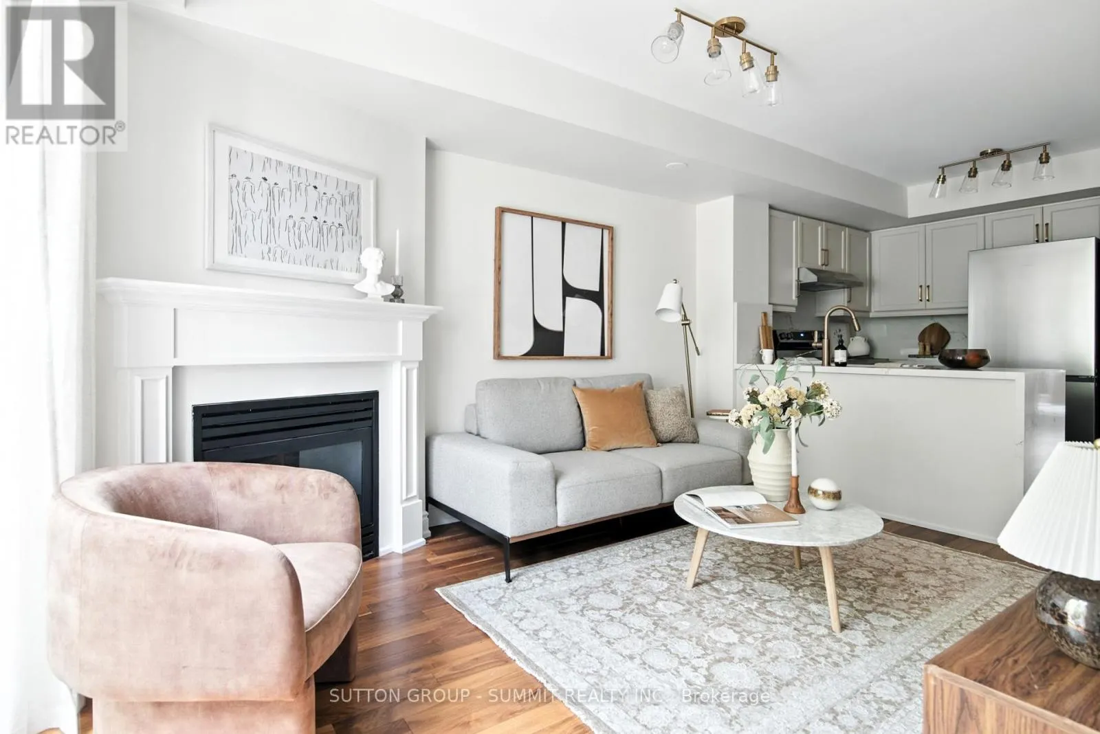 1026 - 18 LAIDLAW STREET