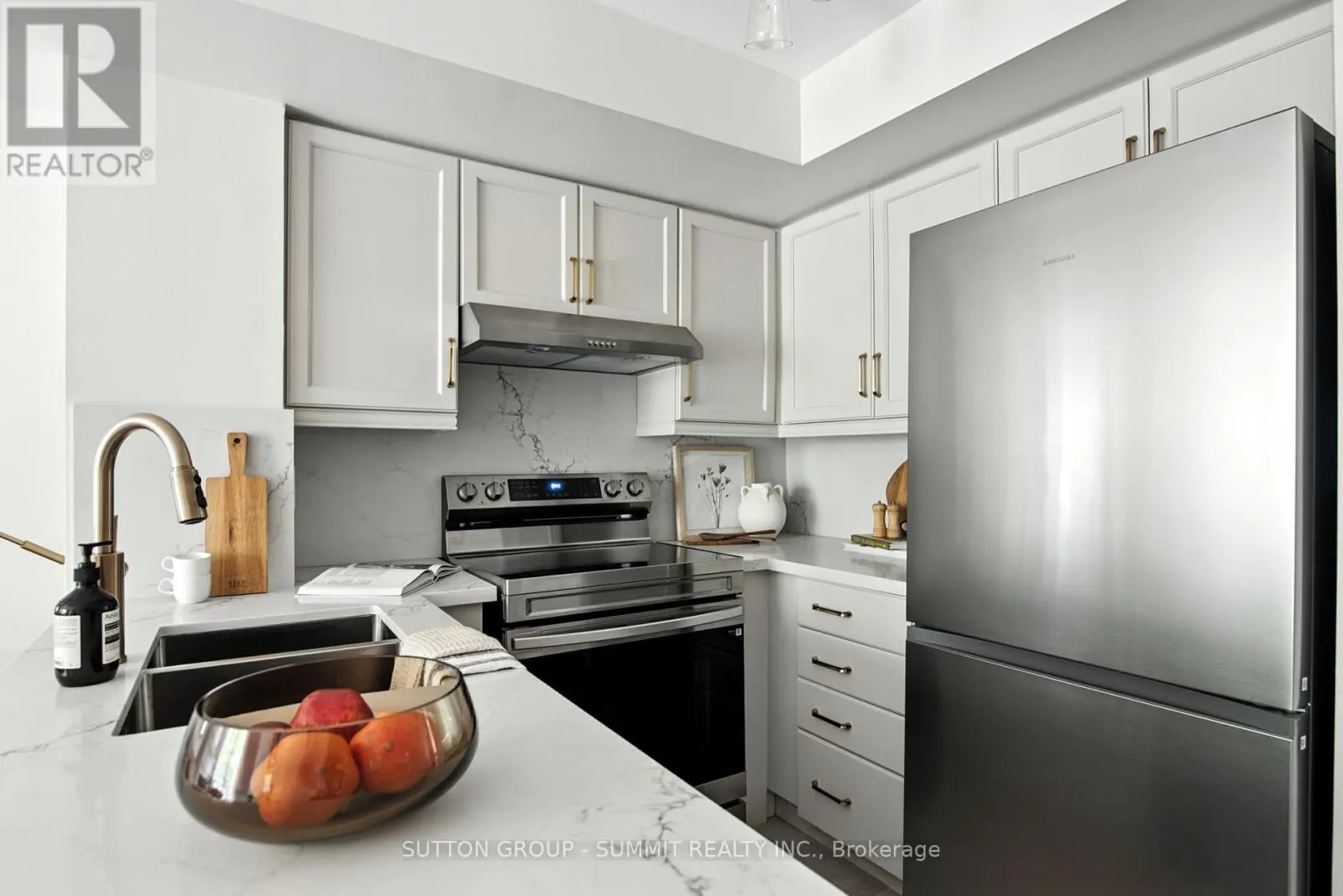 1026 - 18 LAIDLAW STREET