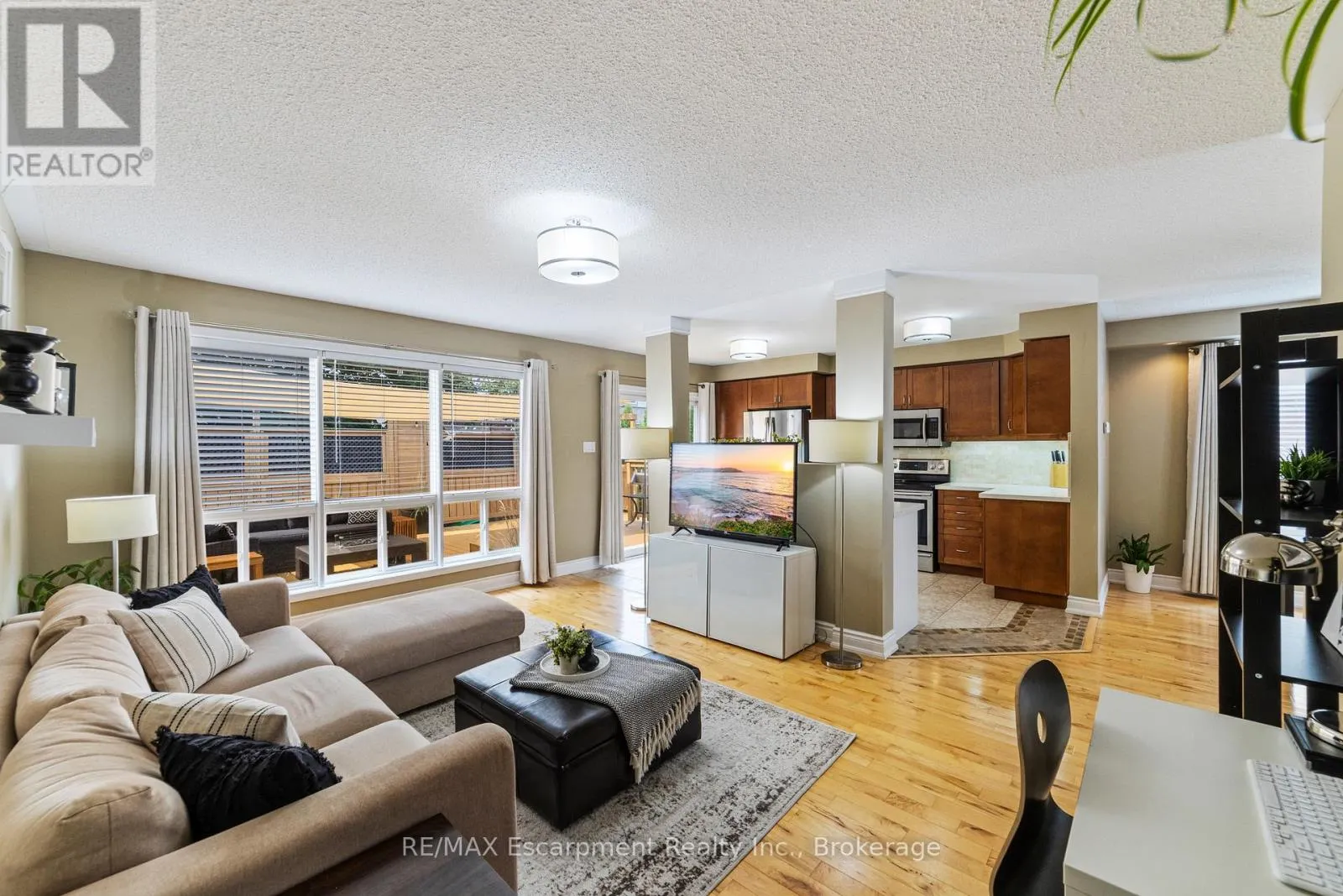 1113 RIDDELL CRESCENT