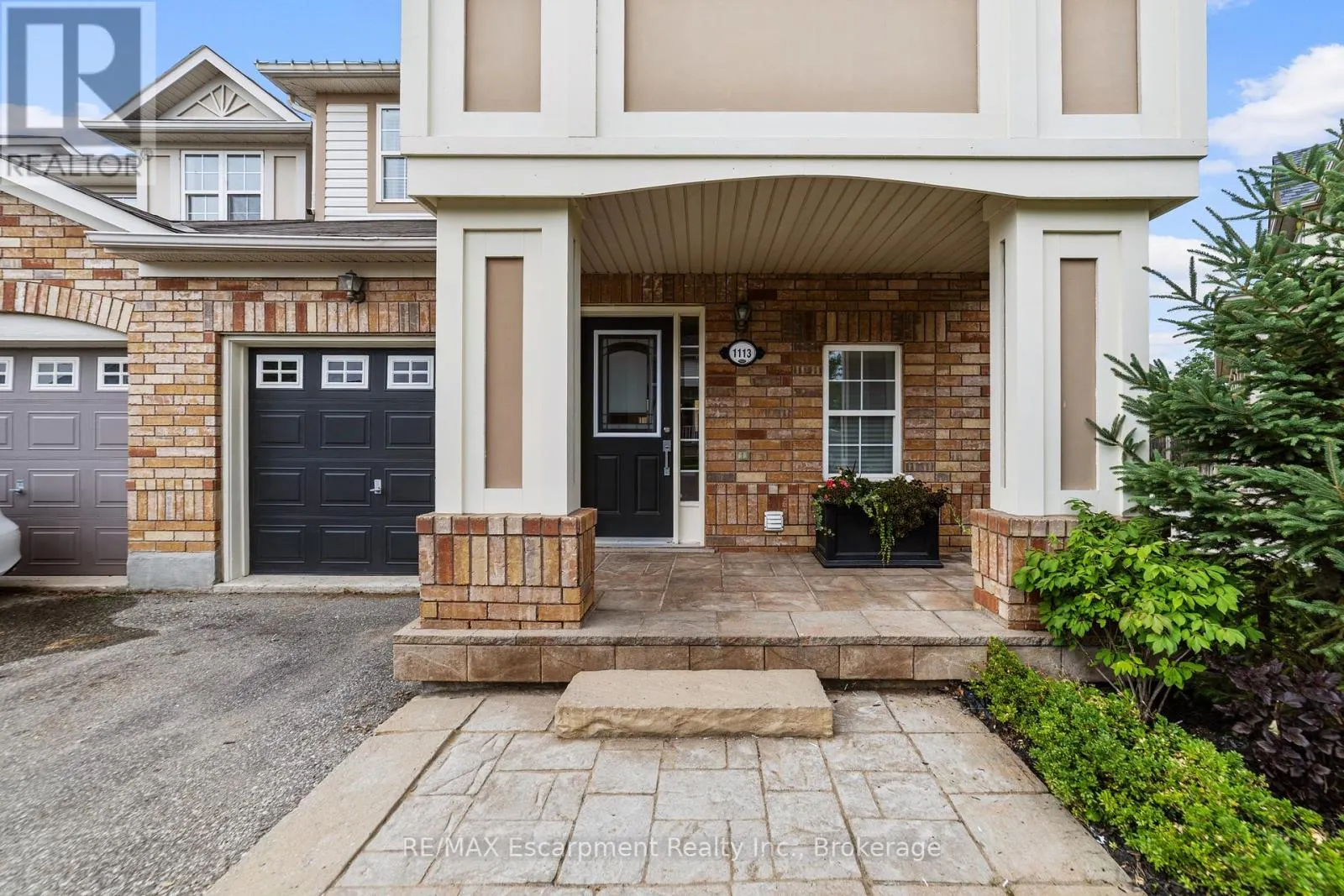 1113 RIDDELL CRESCENT