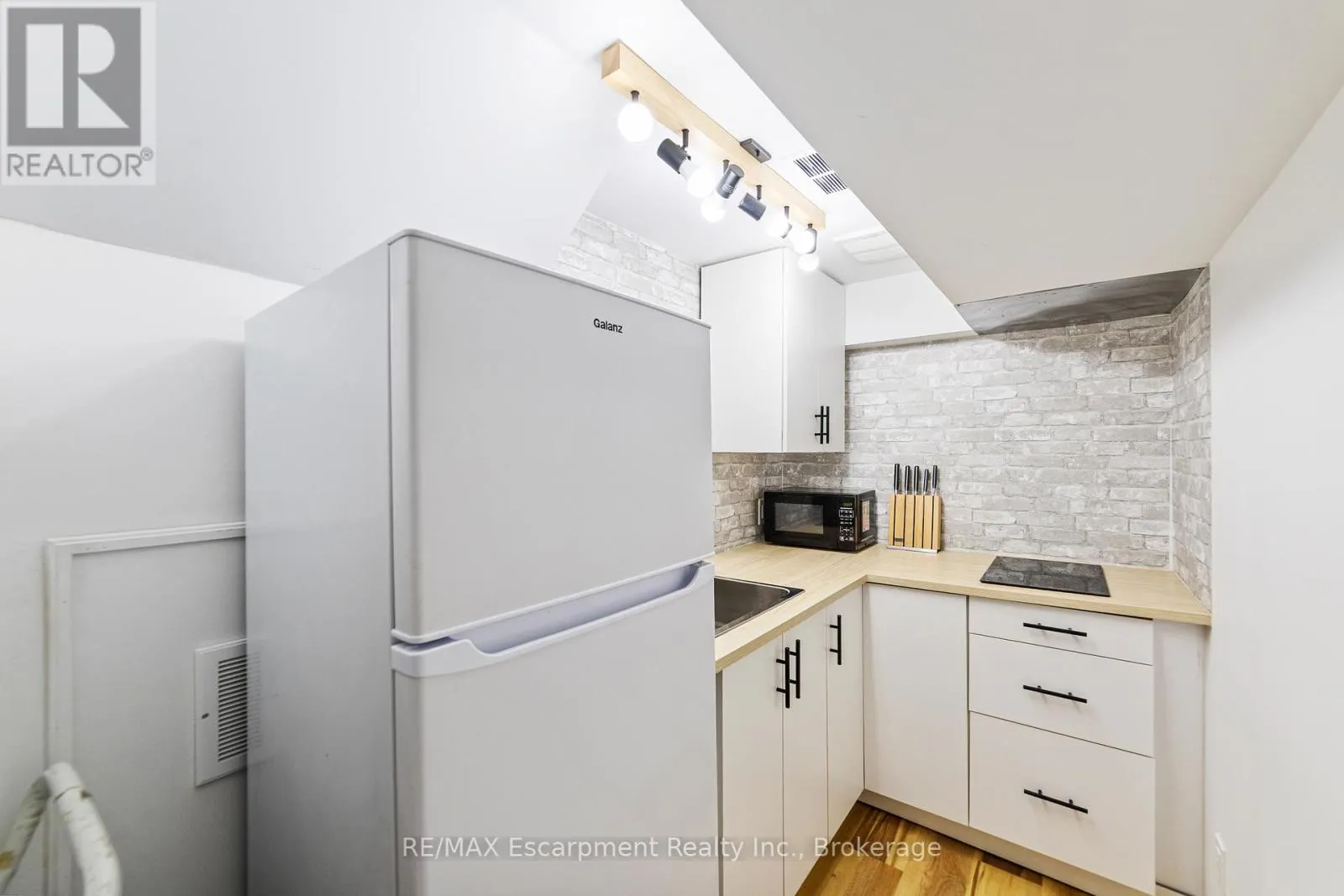 1113 RIDDELL CRESCENT
