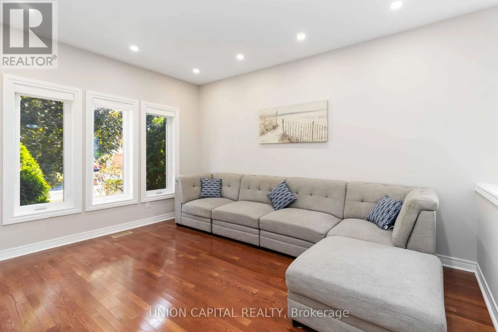 2805 BUSHLAND CRESCENT