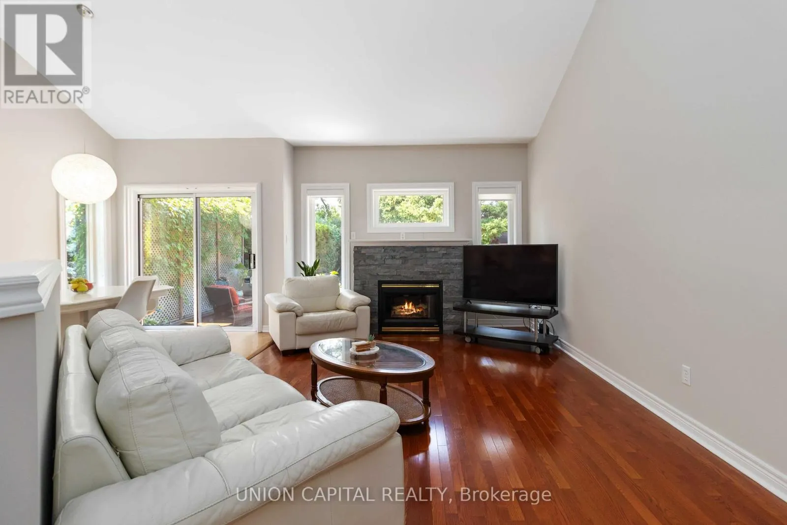 2805 BUSHLAND CRESCENT