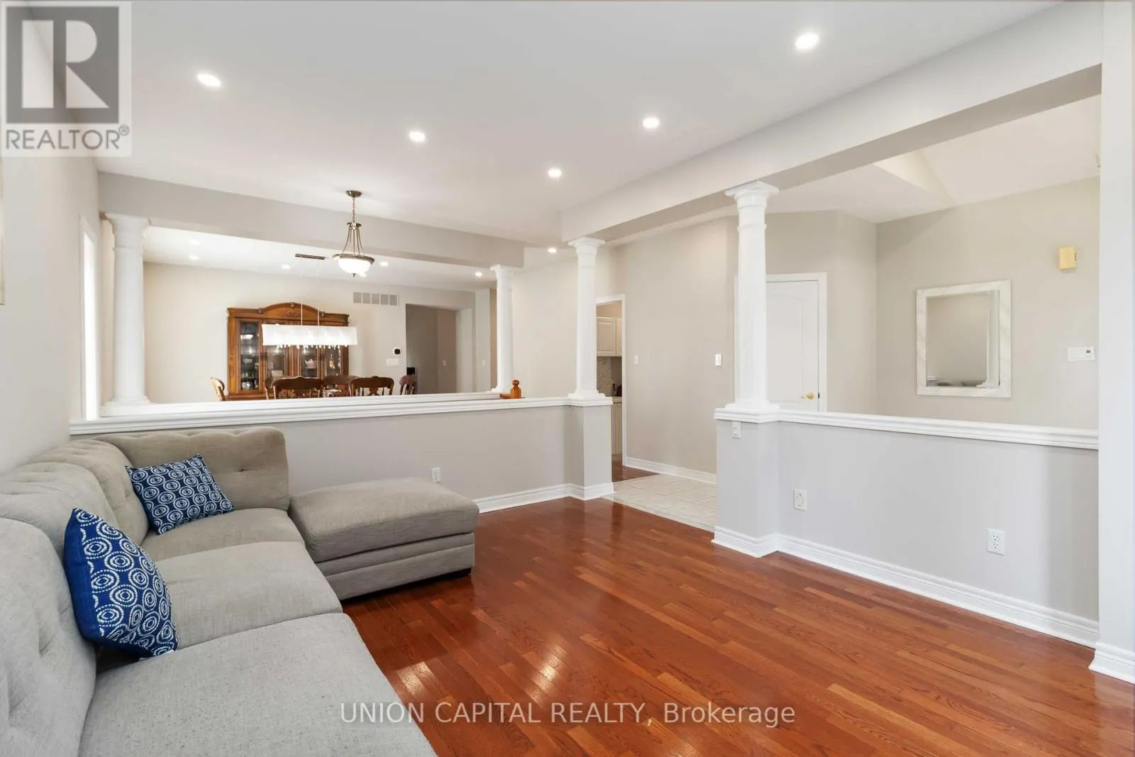 2805 BUSHLAND CRESCENT