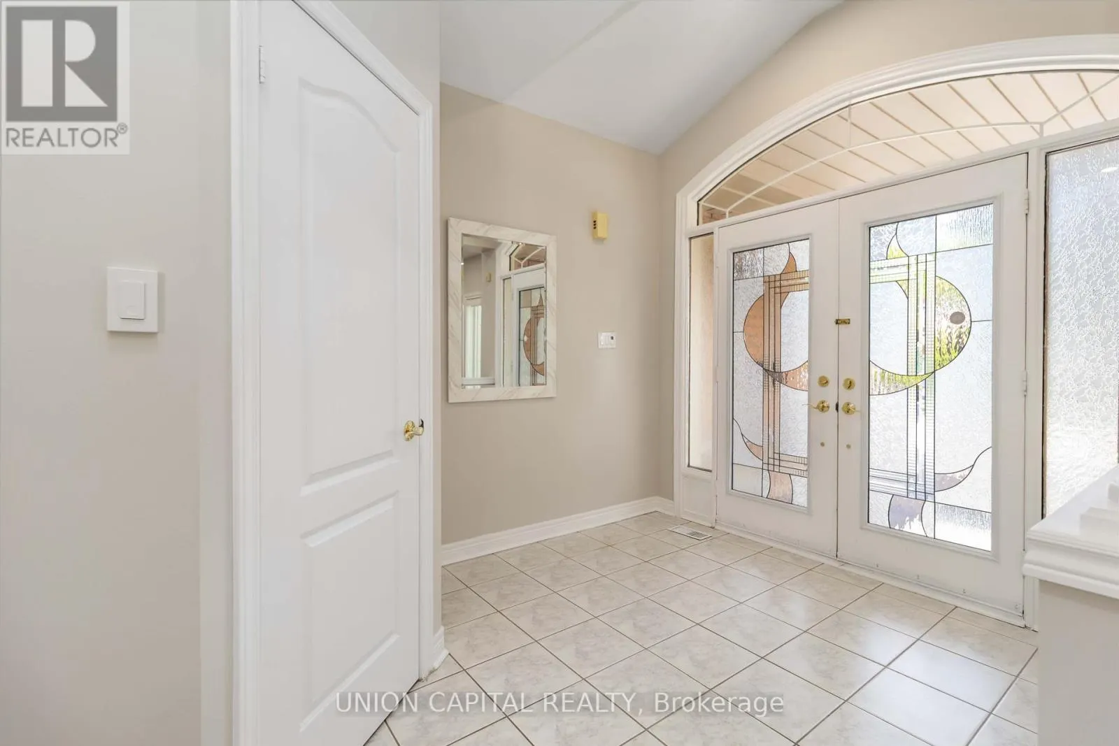 2805 BUSHLAND CRESCENT