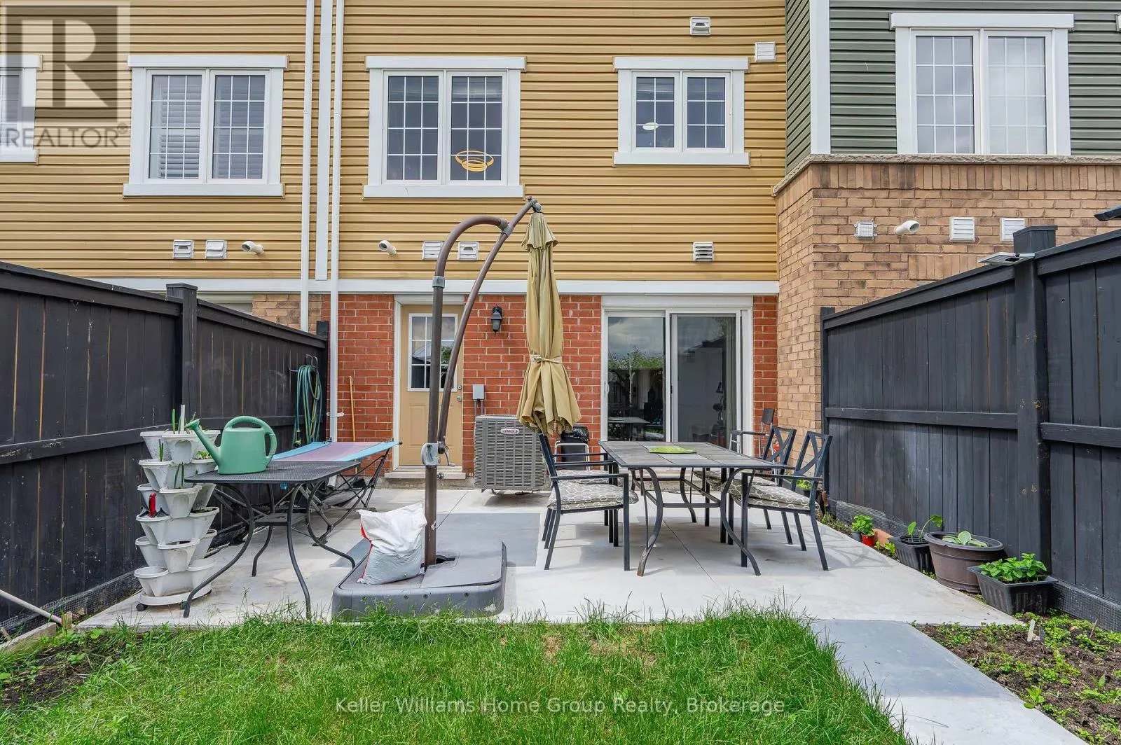 37 VANHORNE CLOSE