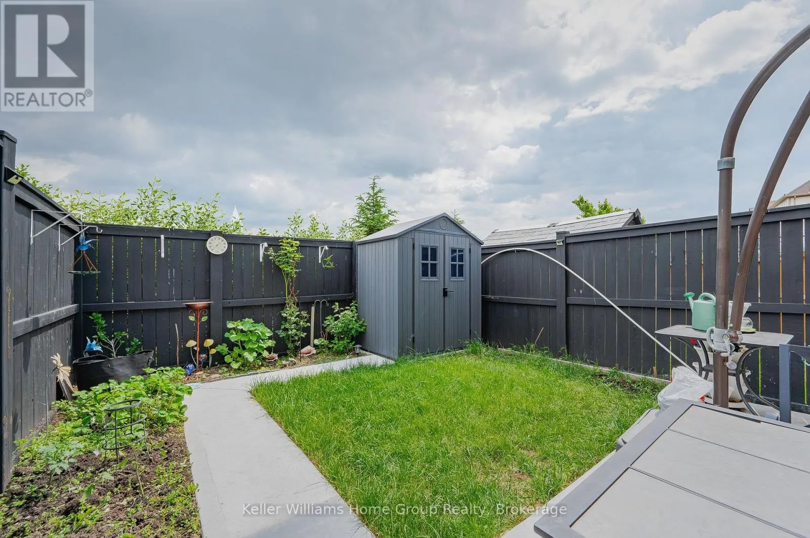 37 VANHORNE CLOSE