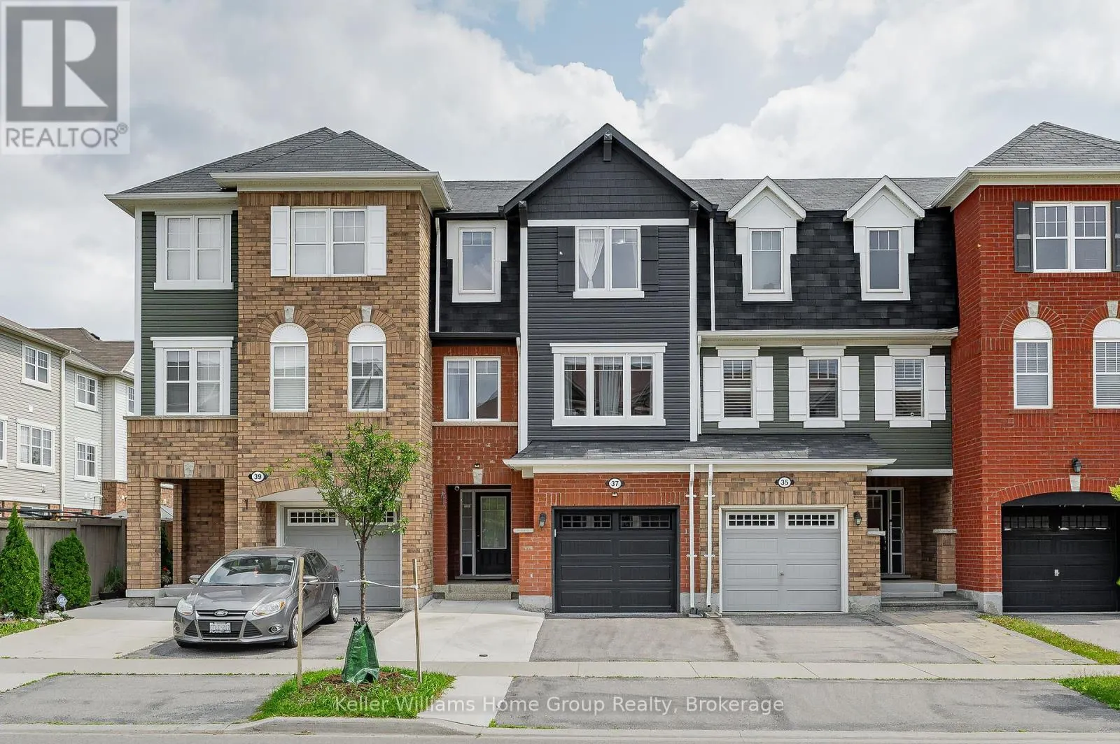 37 VANHORNE CLOSE