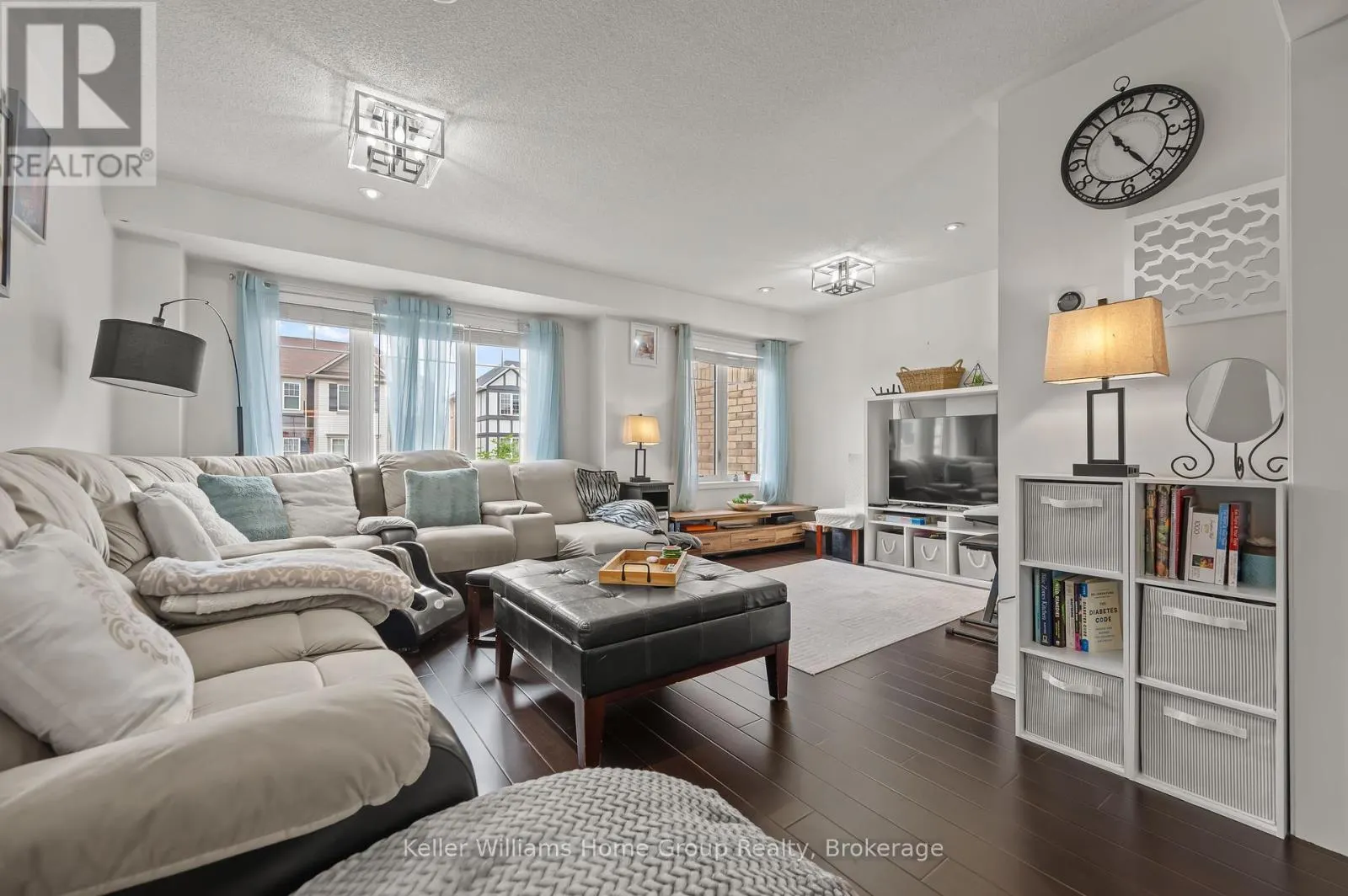37 VANHORNE CLOSE
