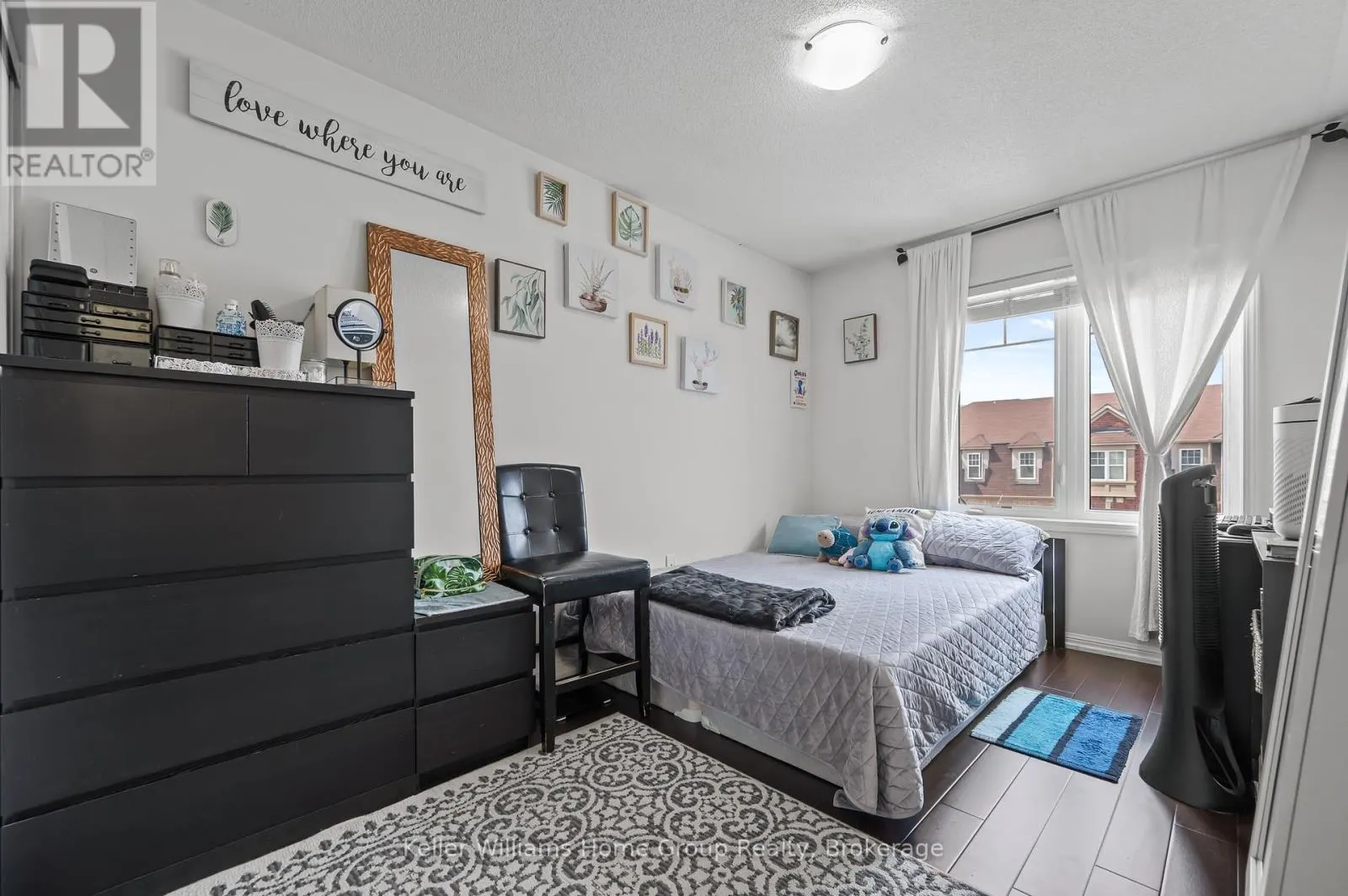 37 VANHORNE CLOSE