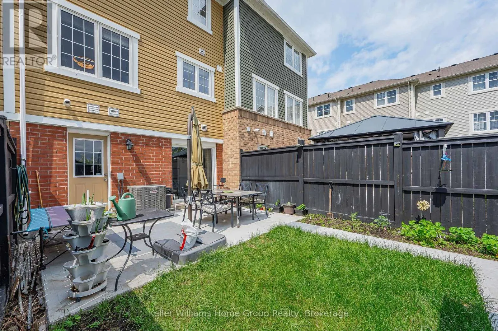 37 VANHORNE CLOSE