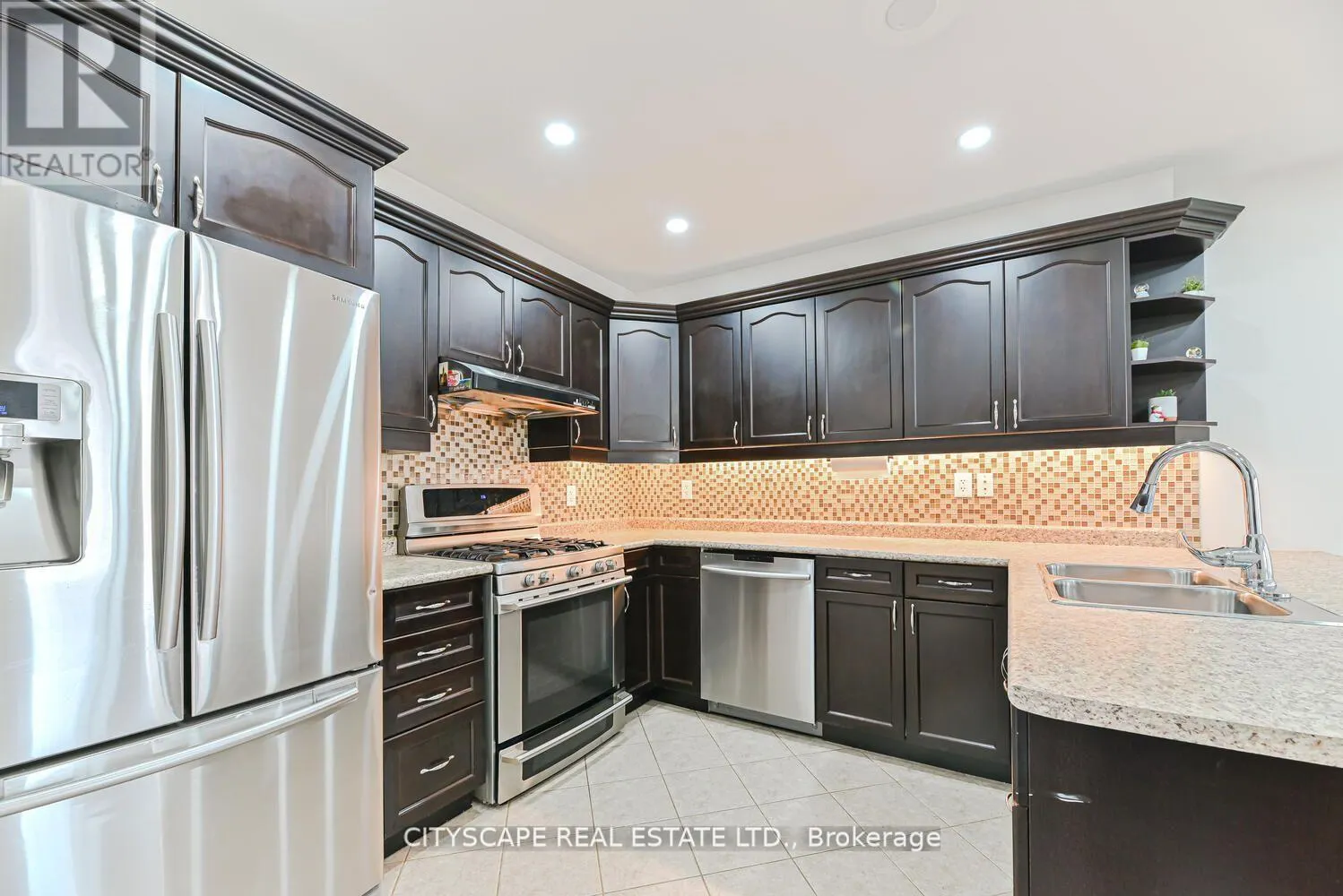 553 PHARO POINT
