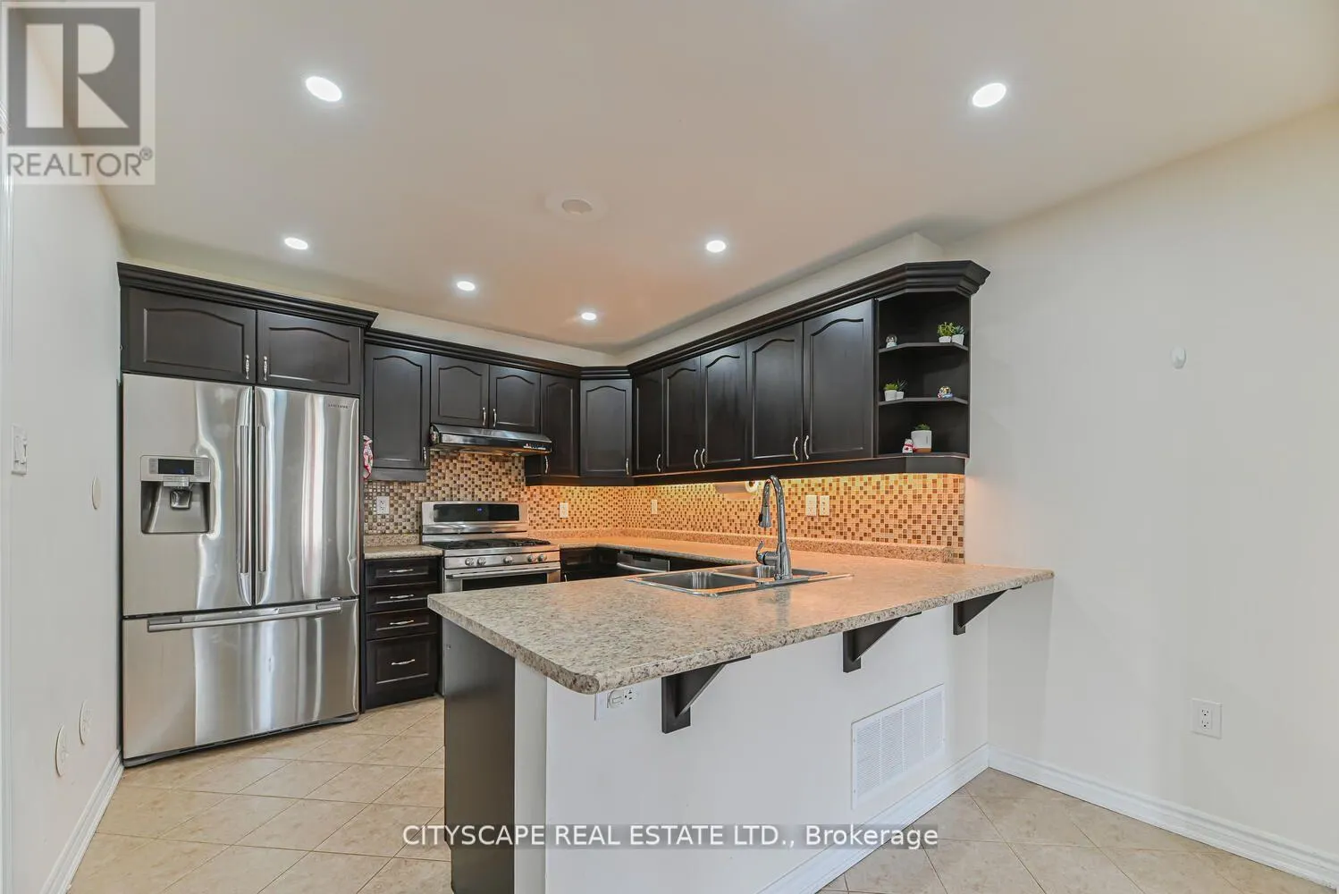 553 PHARO POINT