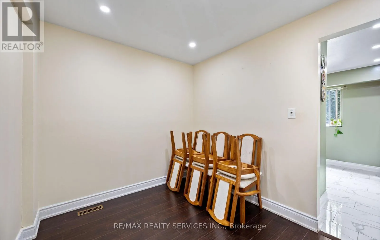 124 - 124 BARONWOOD COURT