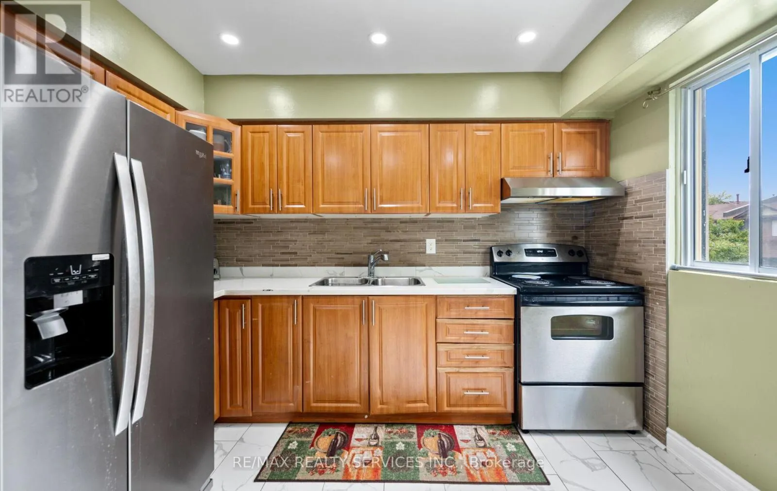 124 - 124 BARONWOOD COURT