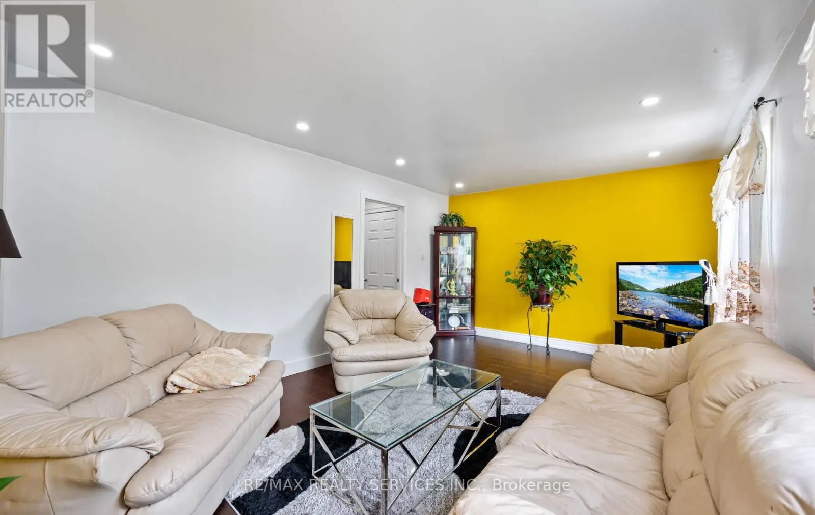 124 - 124 BARONWOOD COURT