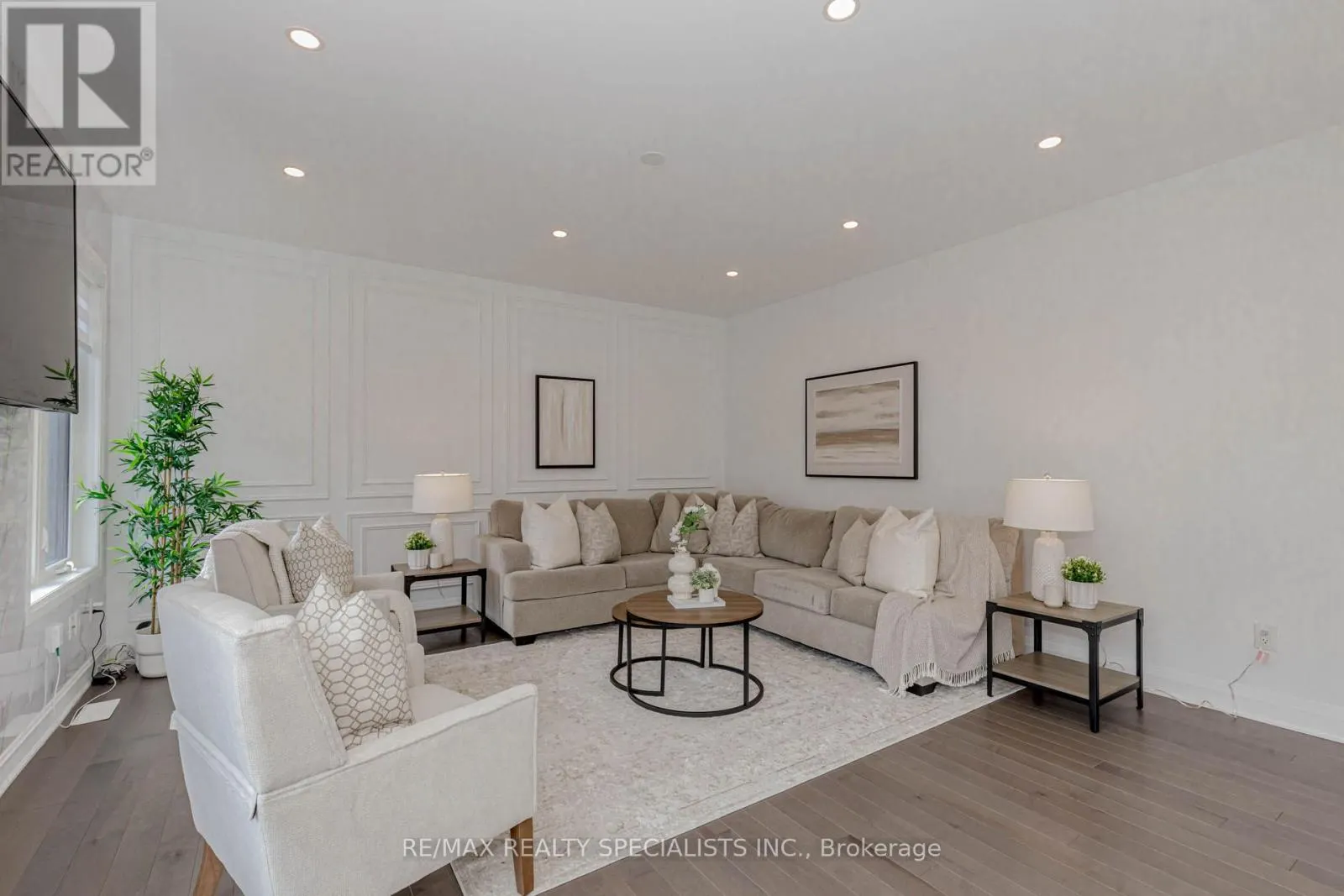 1411 LOBELIA CRESCENT