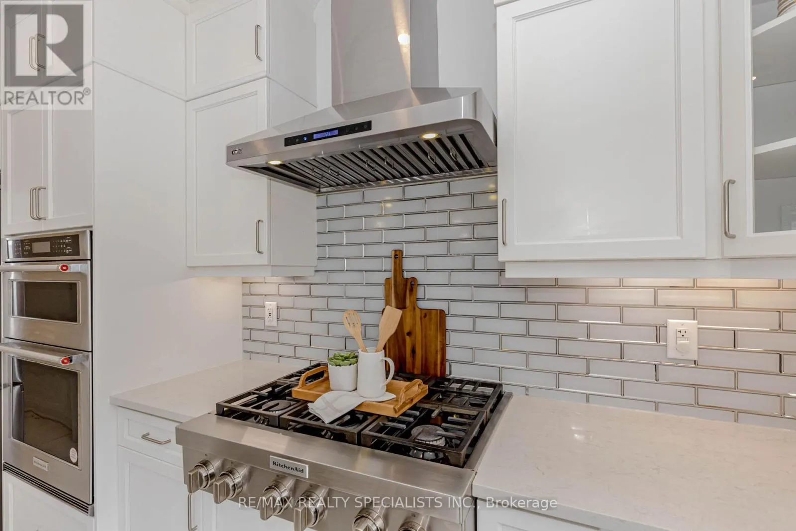 1411 LOBELIA CRESCENT