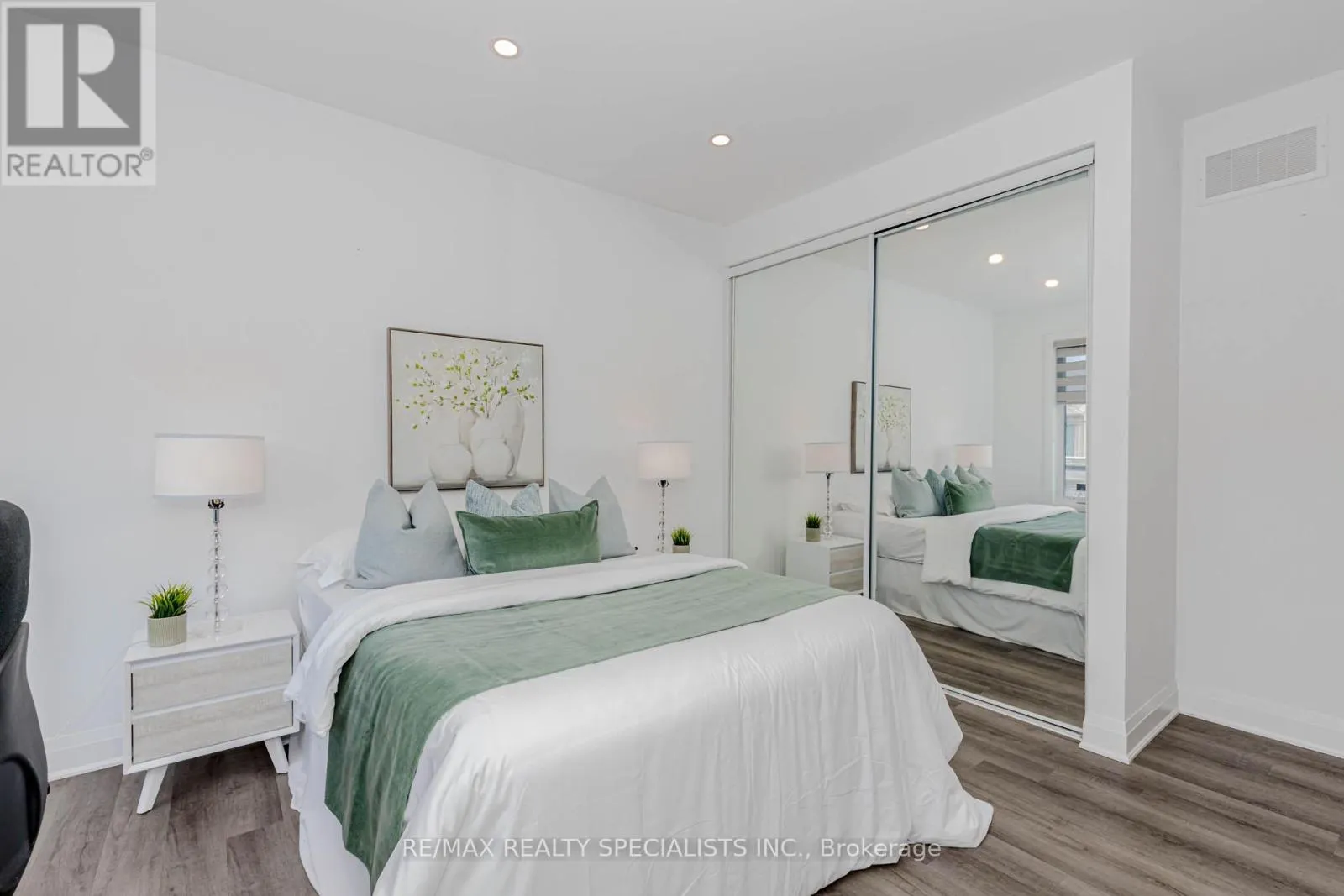 1411 LOBELIA CRESCENT